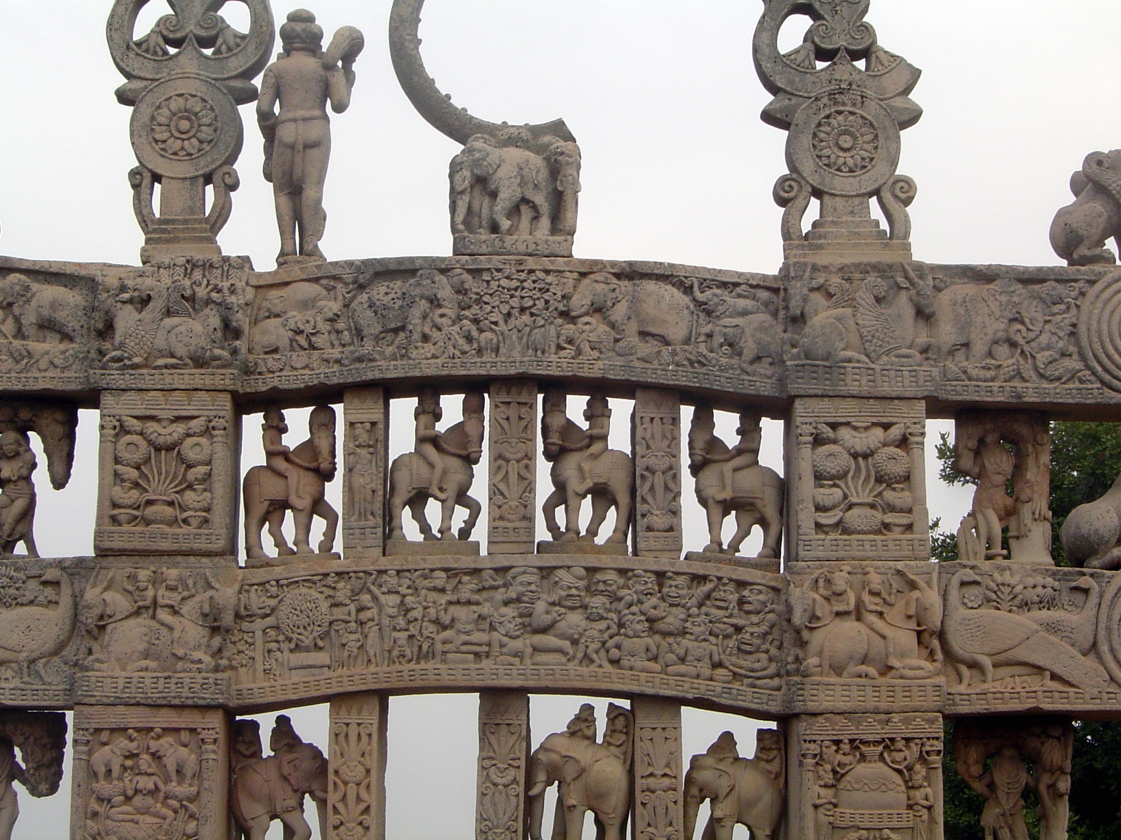 The upper architrave illustrates the Chhaddanta jataka, a story about a bodhisattva born as a 6-tusked elephant who, from pity, allows a hun