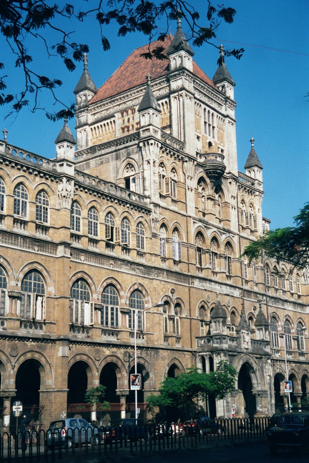 Head north, past the Prince of Wales Museum, and you come to Mahatma Gandhi formerly Esplanade Road. On your left: Elphinstone College and t