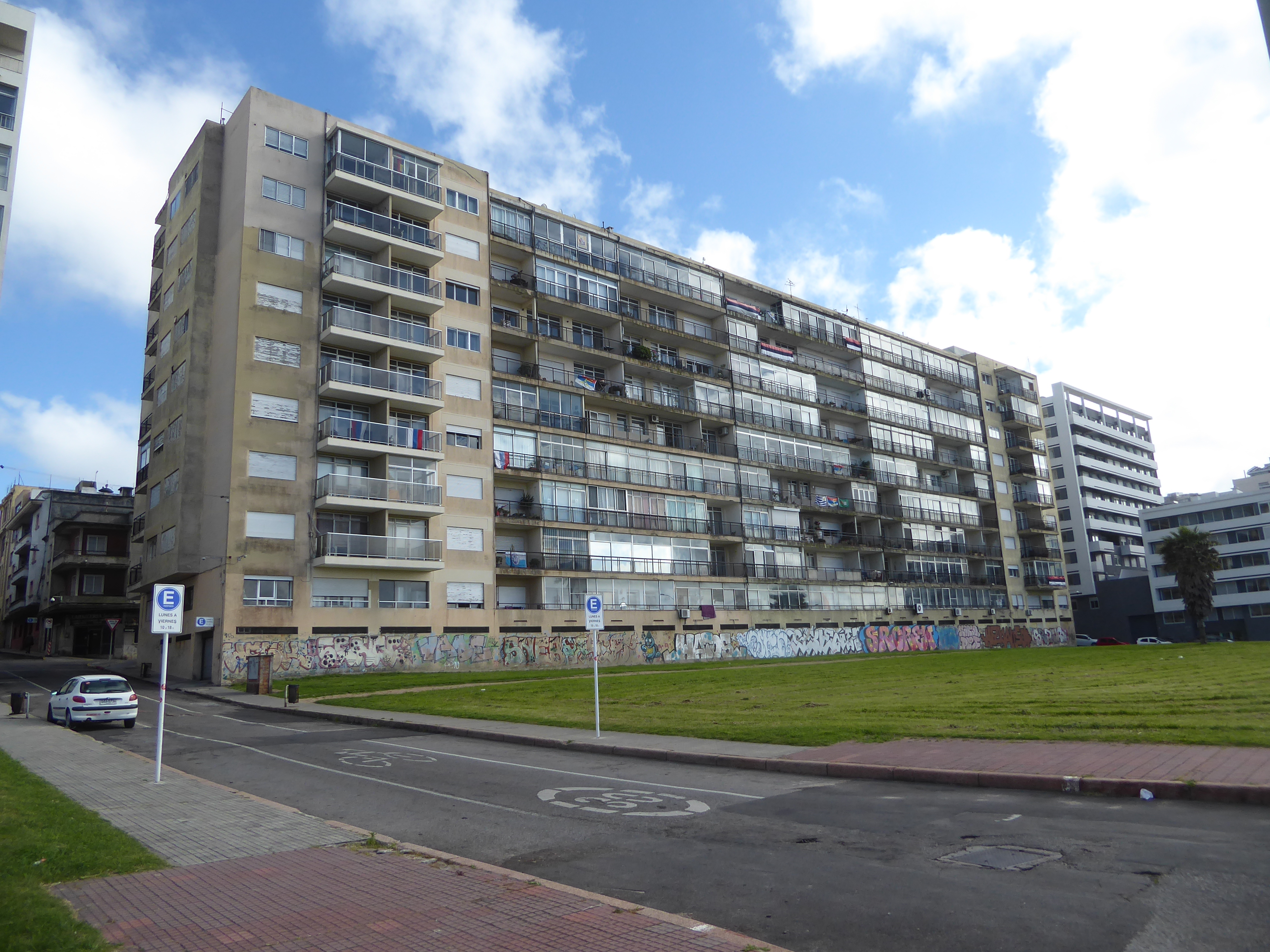 Here, about half a mile west of Mercosur, is the oddly named Rome, Portofino and Nervi Building, from 1954. It may be ugly but it's signific