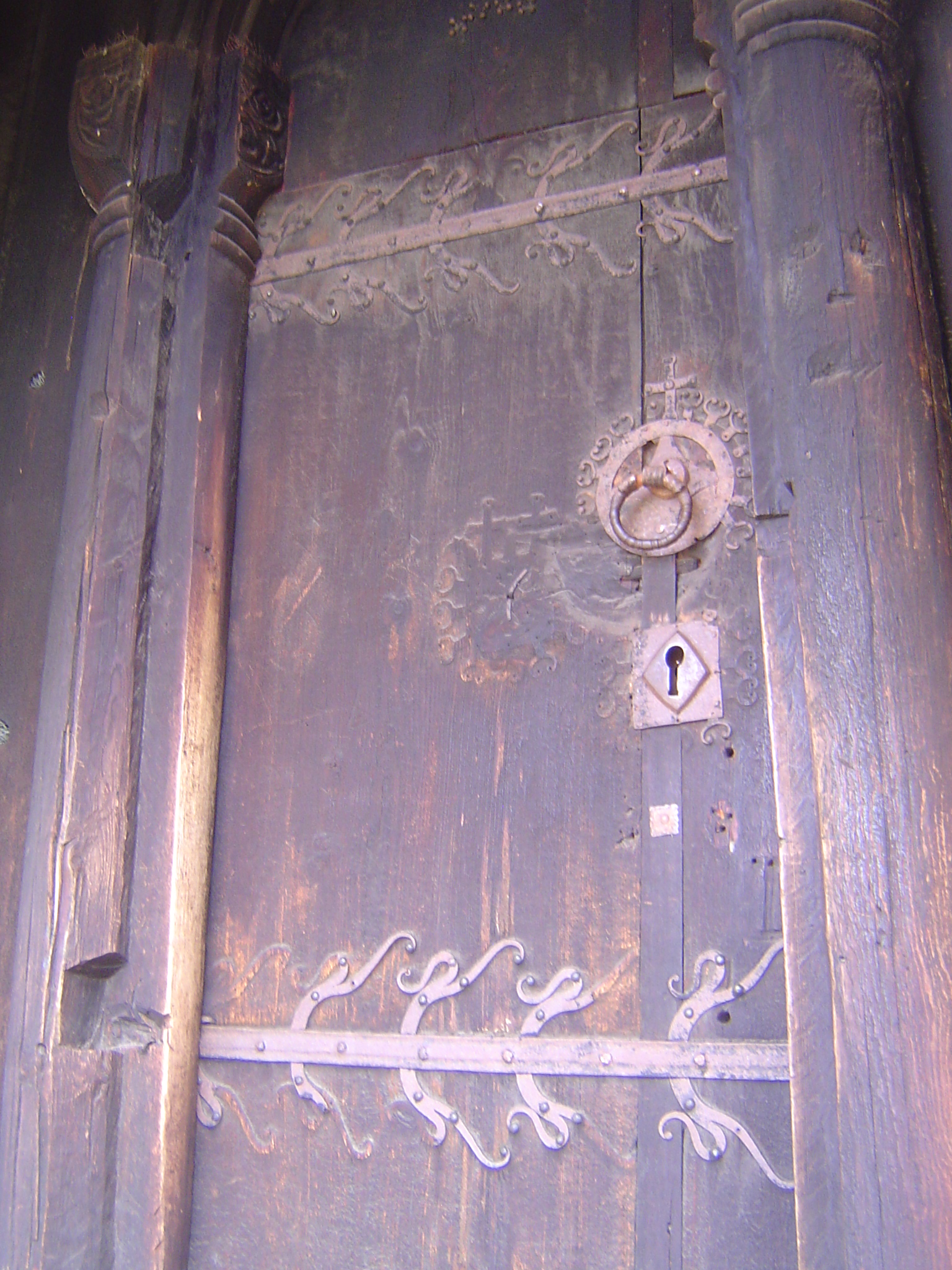 The jambs are simpler than those at Borgund, but the hinge straps are special. Ghost images of older hardware can be seen higher up, near th