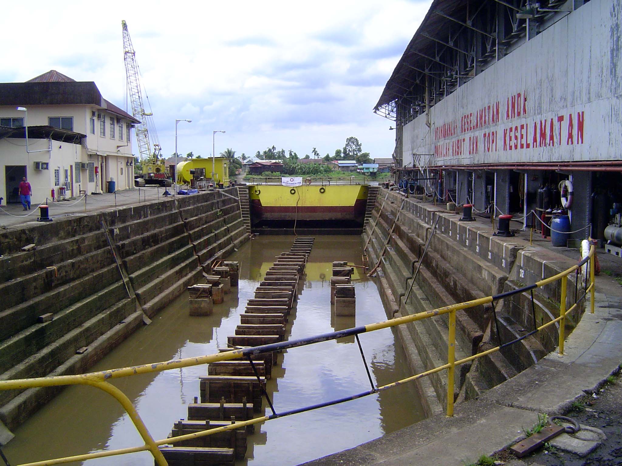 The drydock can be filled at high tide.