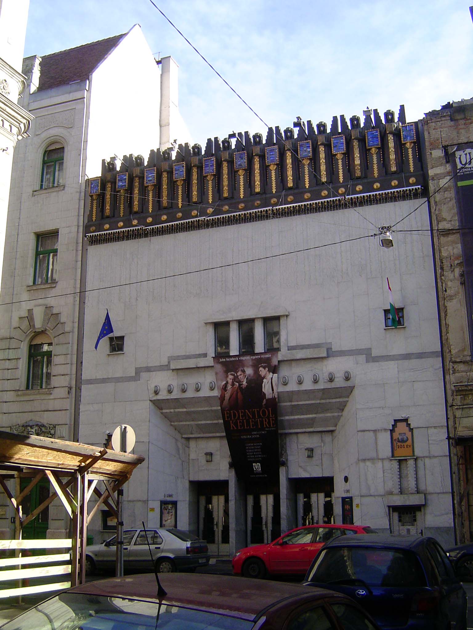 Twenty-five years later comes the Parisiana nightclub, designed by Bela Lajta and opened in 1909. Heathcote calls it an "absolutely stunning