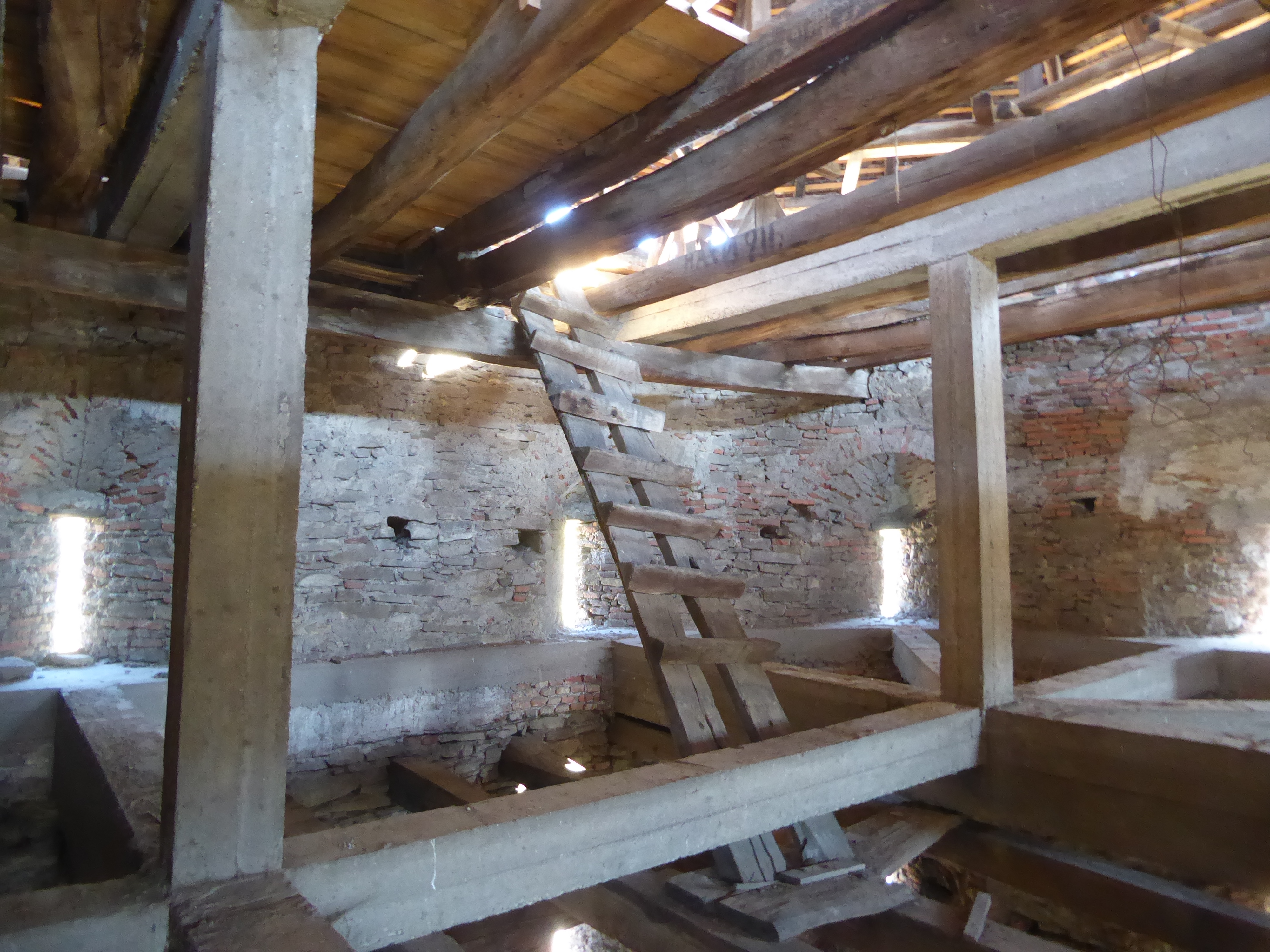 An old-style ladder.