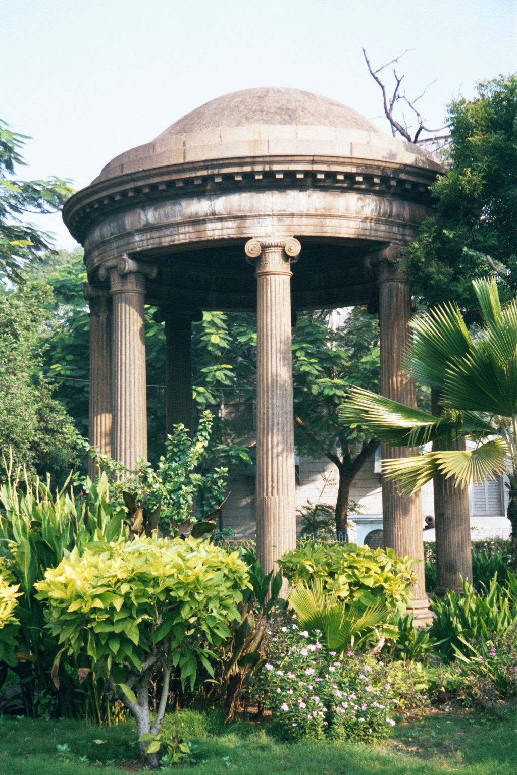 Close by, there's this rather mysterious canopy. Once, however, it held a statue of Cornwallis.