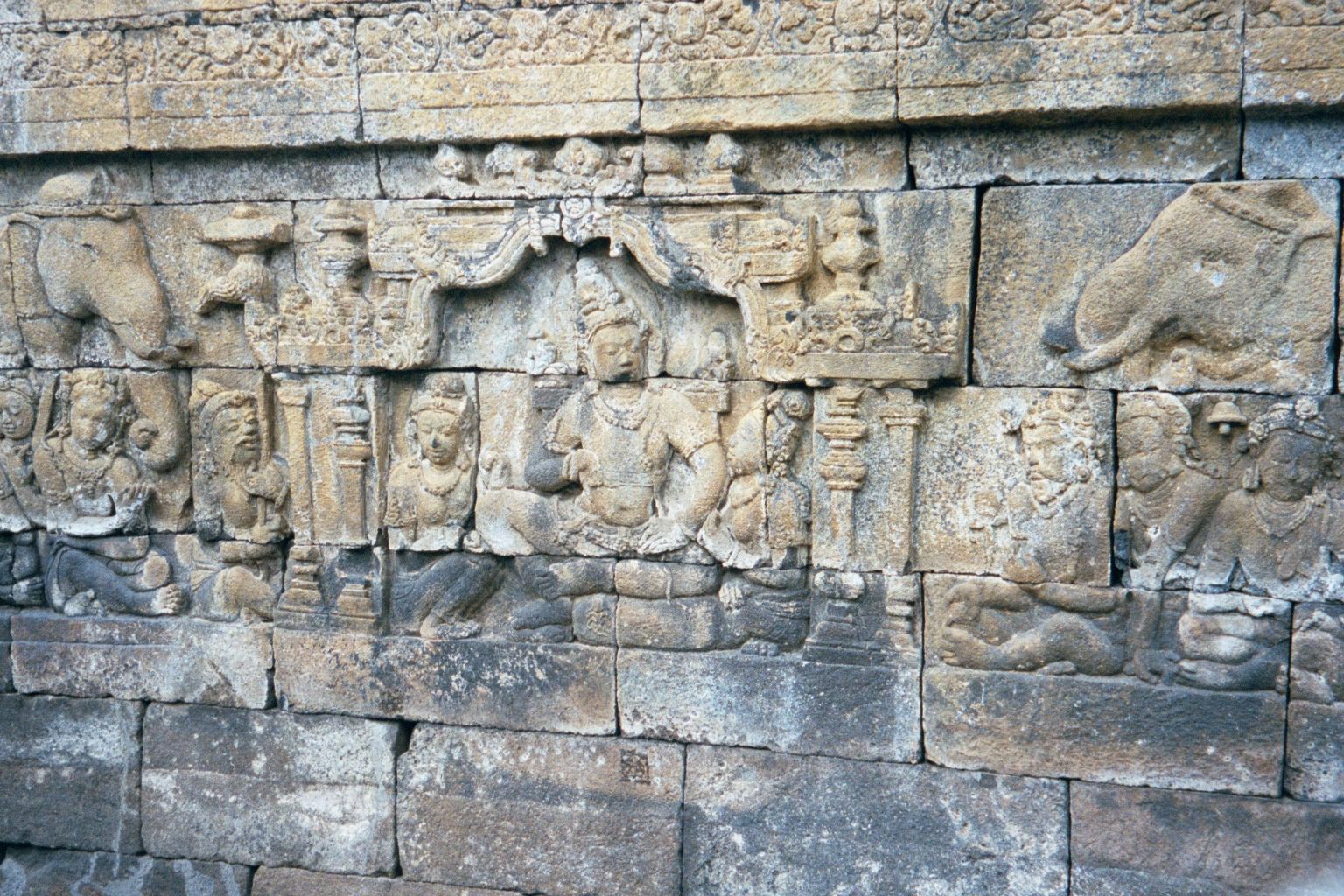 Sudhana returns, bringing booty but finding his wife gone.