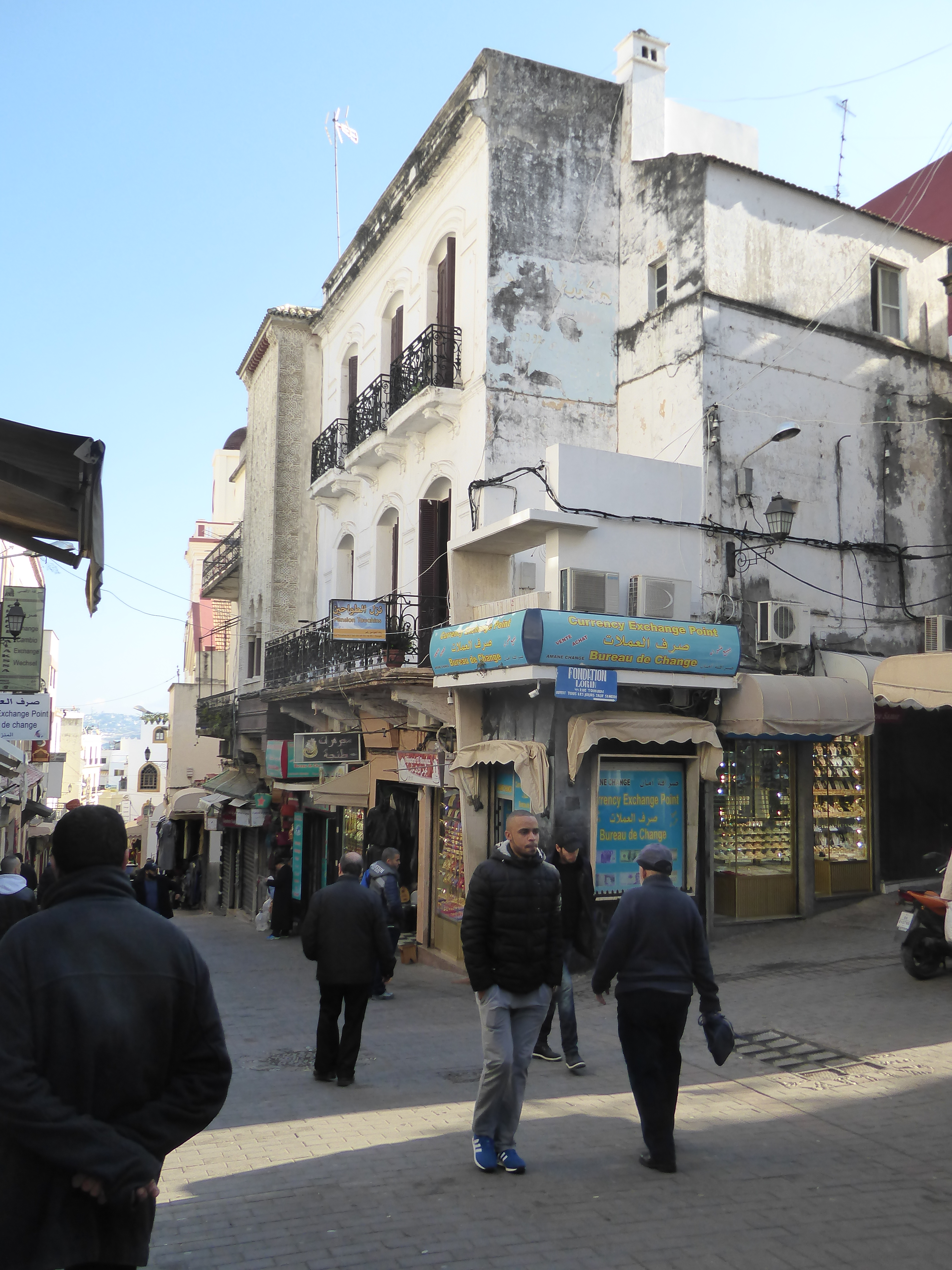 The striking thing is that, like the medina of Casablanca, the buildings in Tangier's medina are often obviously European. Nothing Islamic o
