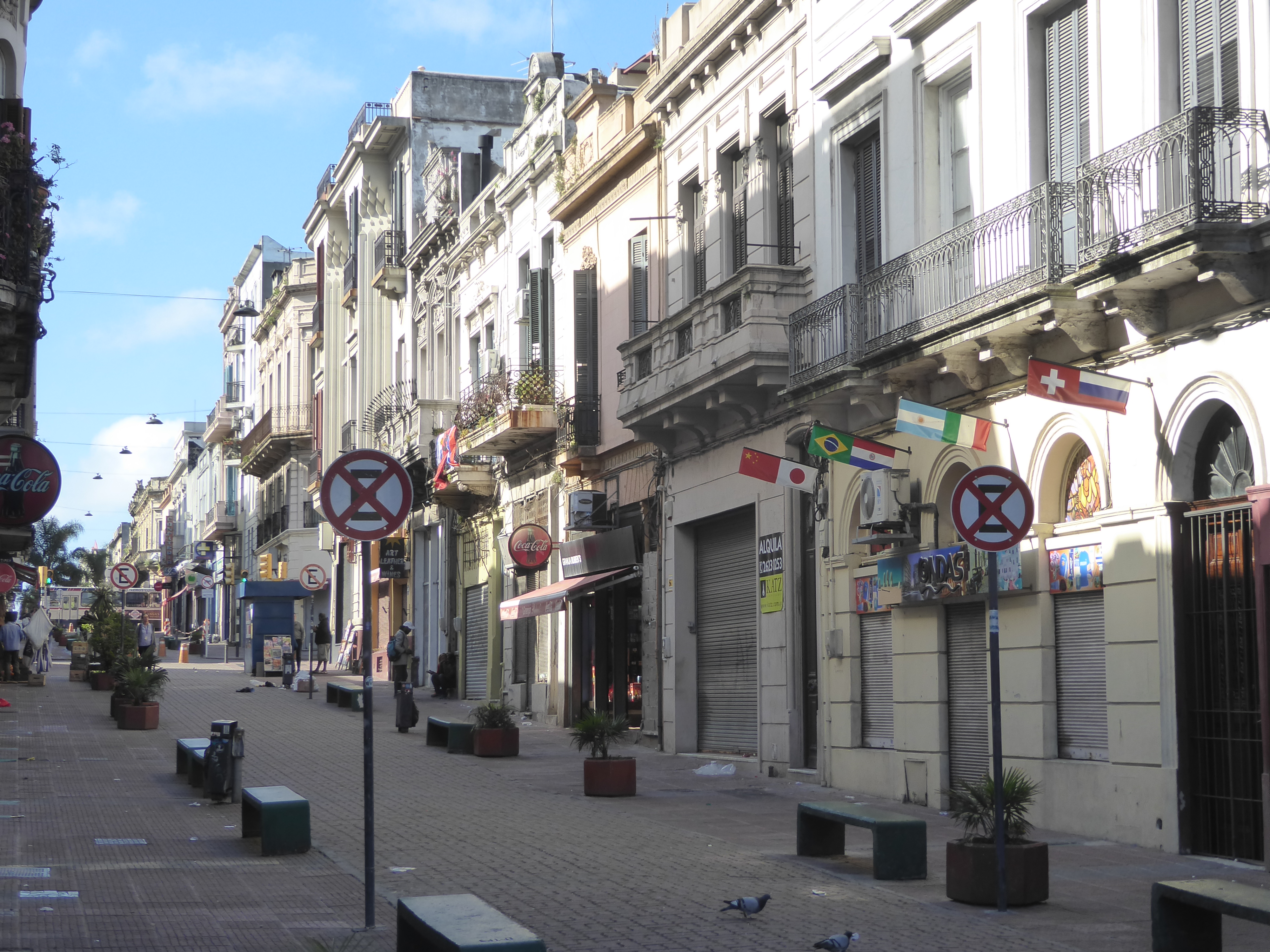 We'll work our way up to the central square on the axis of the tongue. Lucky for us, the Calle Perez Castellano was pedestrianized in 1986,