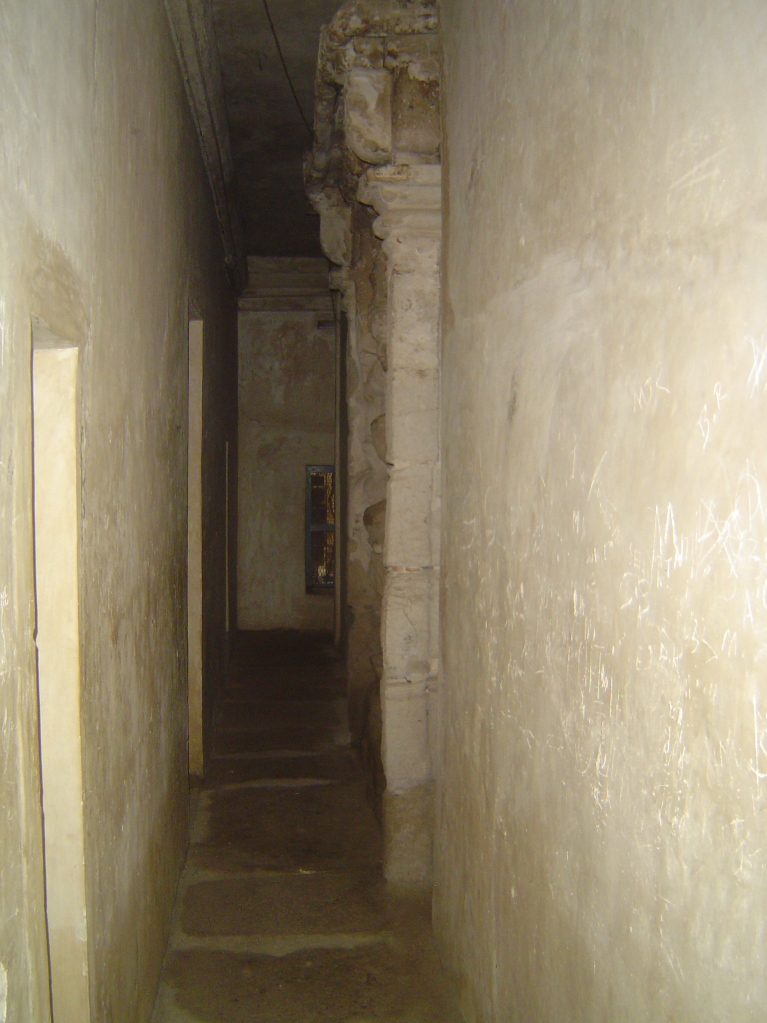 Here, in the north corridor, the Plower or Samkarshana vyuha gazes north through a window in the vimana wall toward Bharata, the world of hu