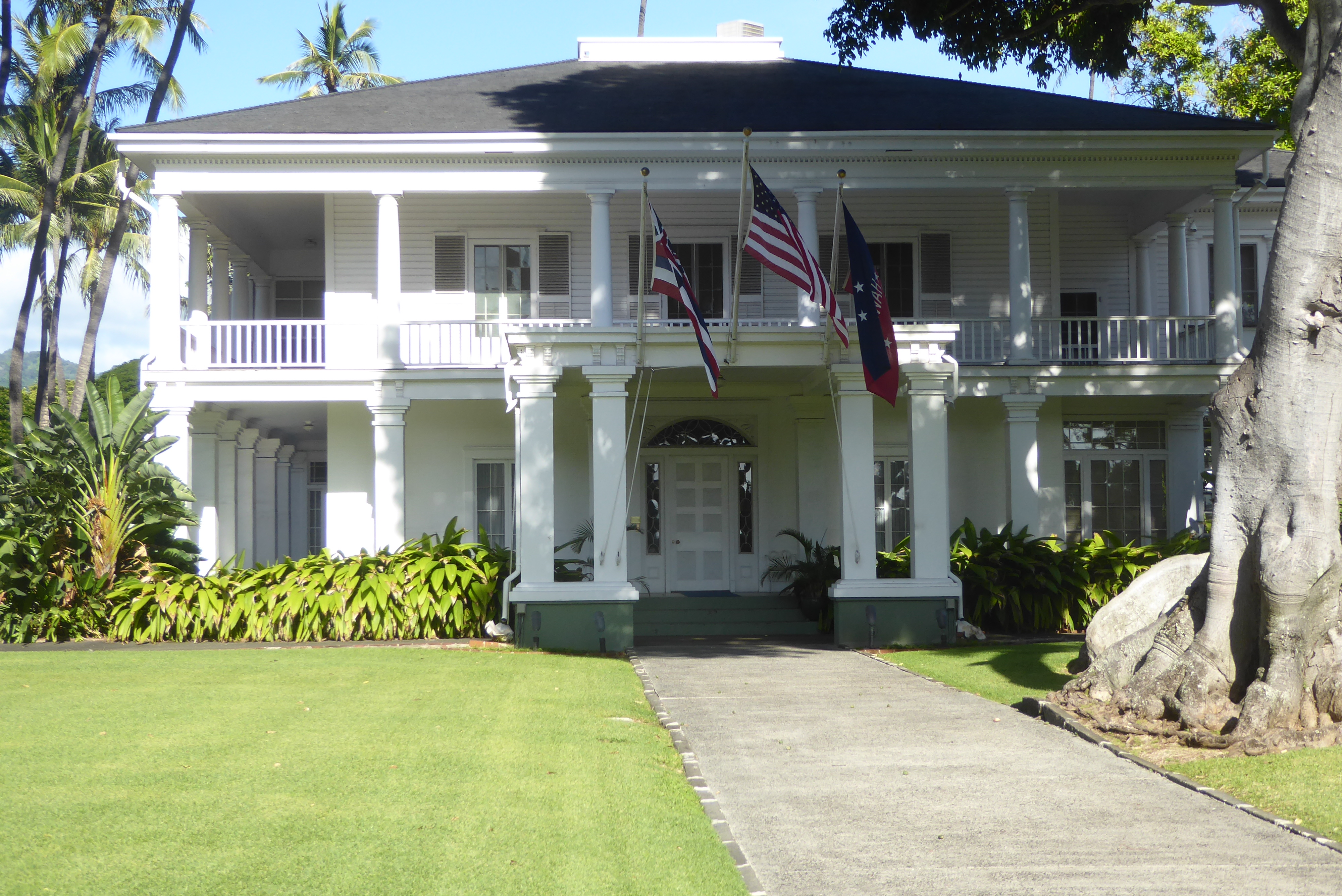 A little cozier, though not exactly a cottage. This is Washington Place, since 1922 the official residence of Hawaii's governor. It has had