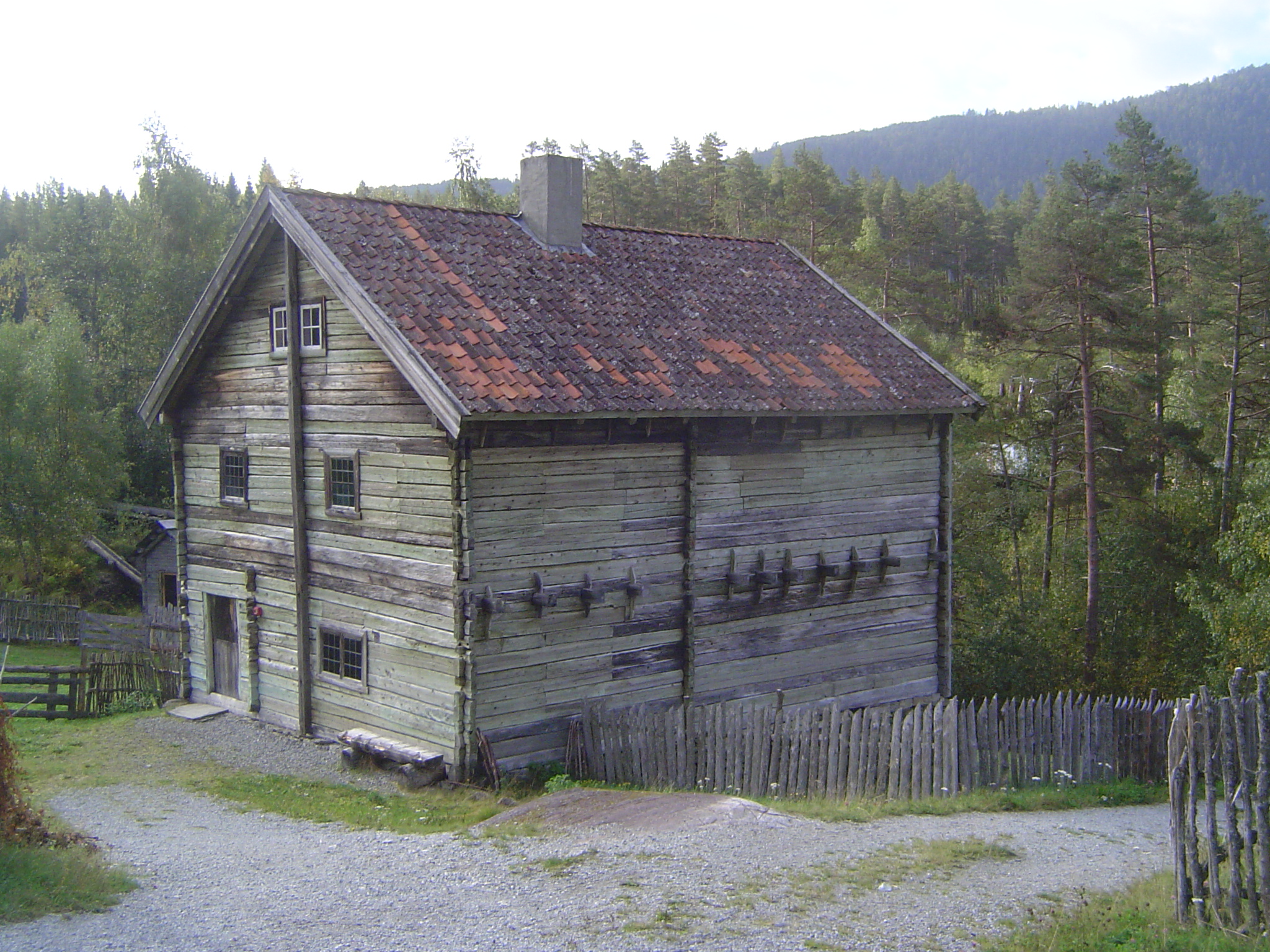 The Leirmo farmhouse was moved here from Gaupne, close to the original site of the Haugen house. It's more than a century older, however, da