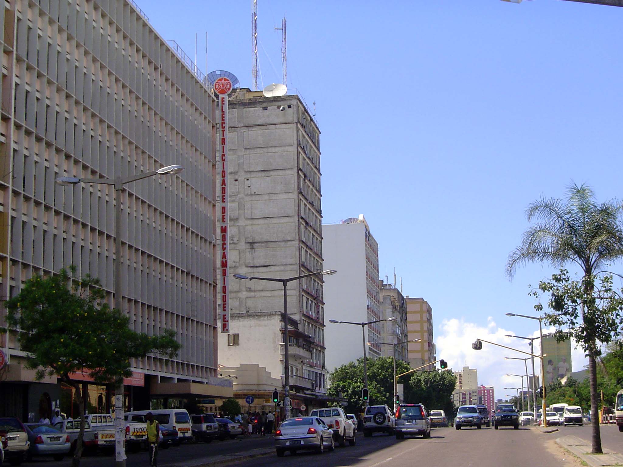 Atop the terrace, there's also a business district from the 1960s. It has a highrise lineup along Eduardo Mondlane Avenue, named for the ass