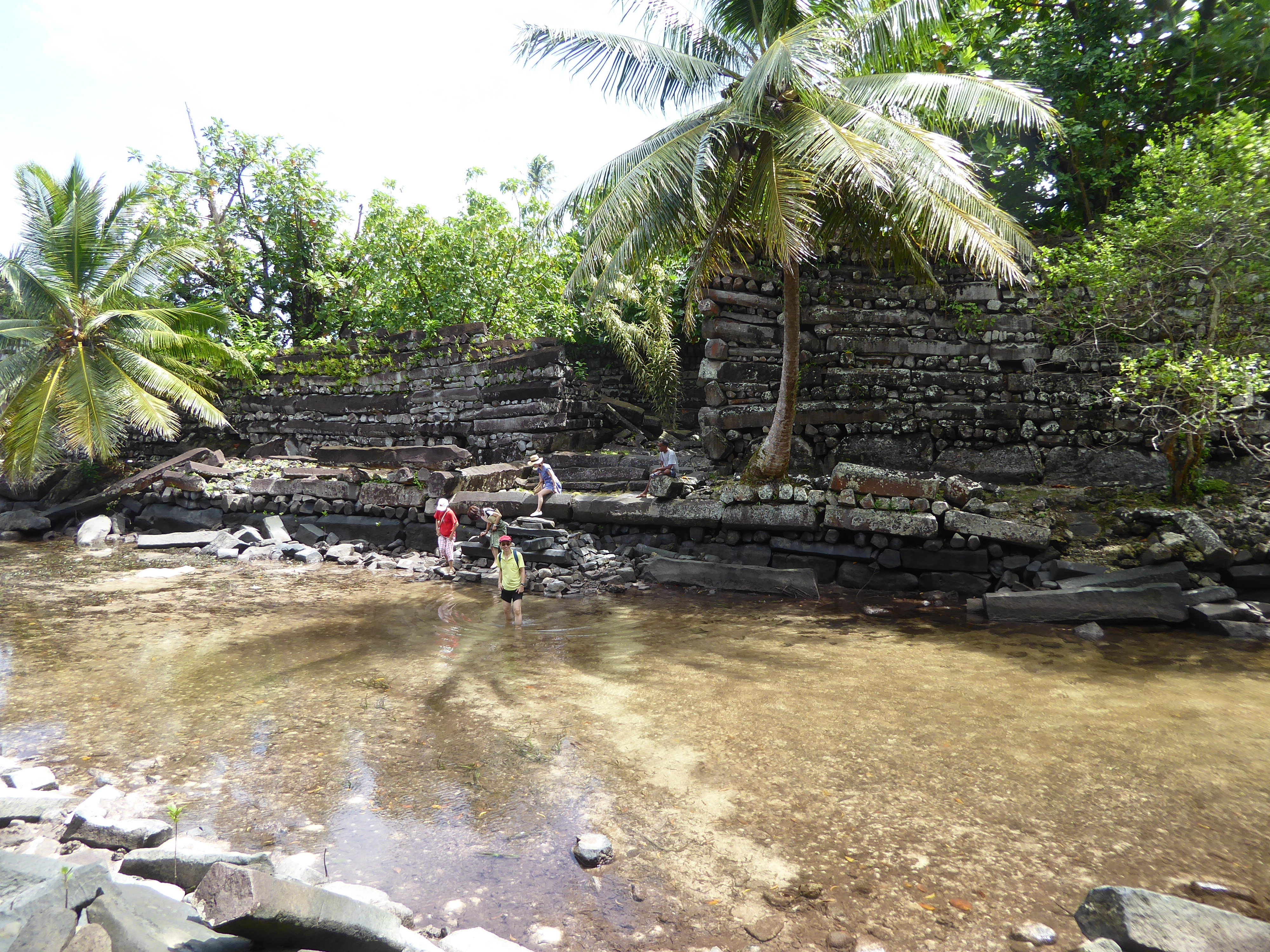 Now, in 2018, a few Japanese visitors wade across the canal encircling Nan Douwas, the islet containing the tomb of the first saudeleur. The