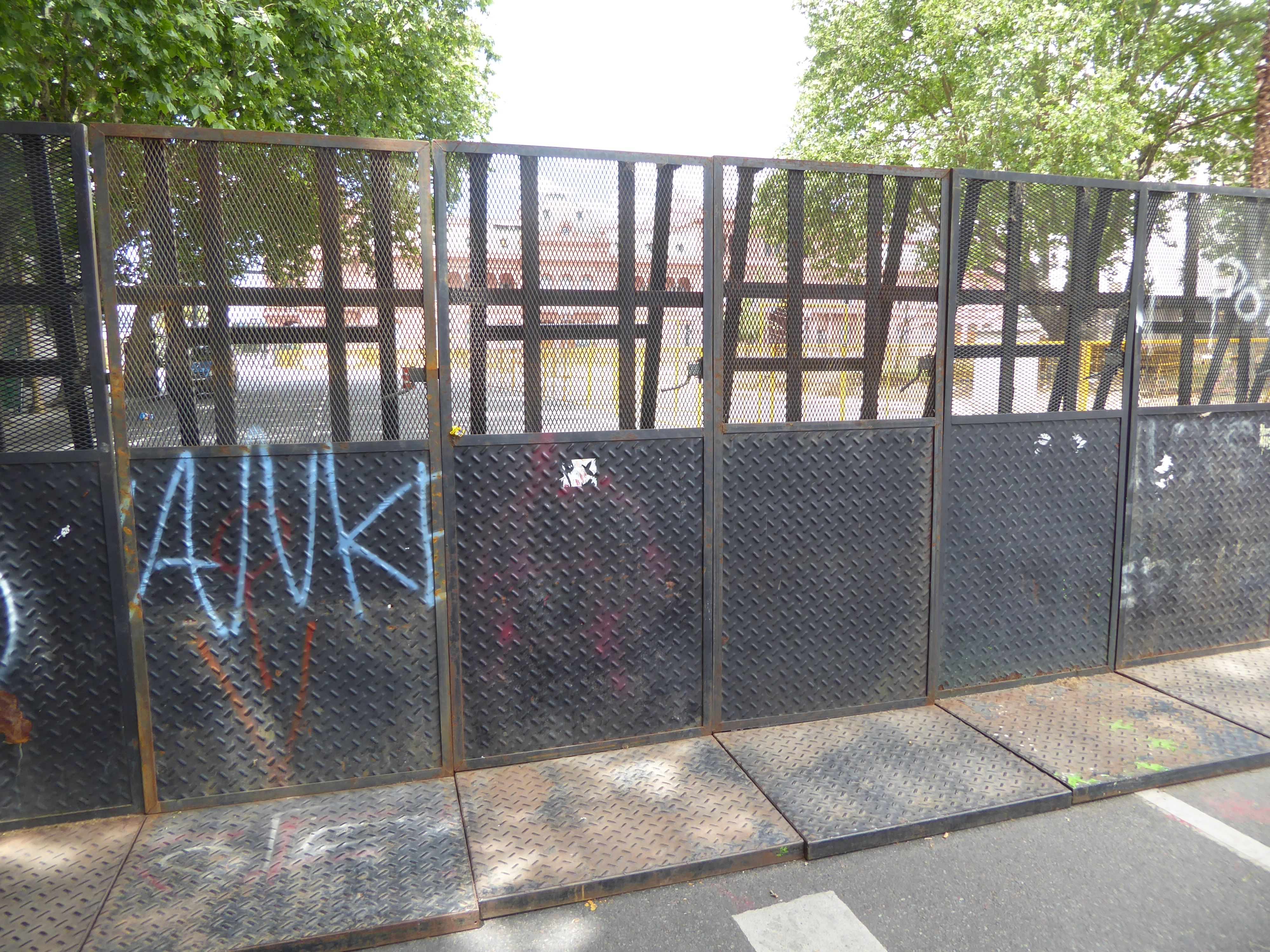 The police on this day have set up barriers.