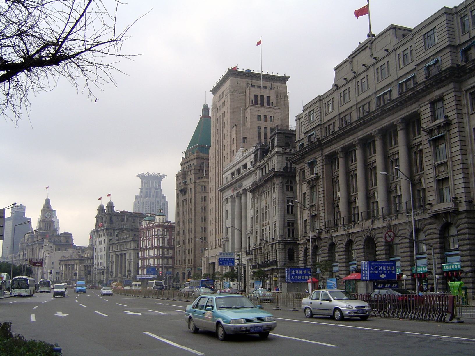 Here's the view looking upstream or south from the head of the Bund. On the left, just out of sight, is the Huangpu River. The road itself b