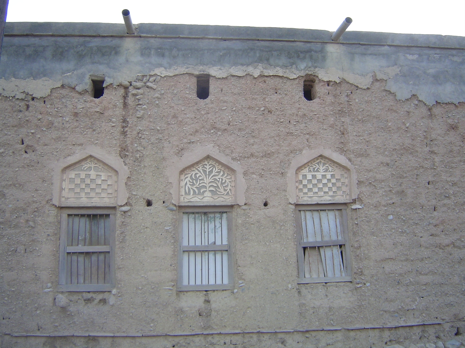 Lorimer's classic Gazetteer of the Persian Gulf 1908-13 says that Mazara has 330 houses, 1,700 people, and 12,000 date palms. The numbers no