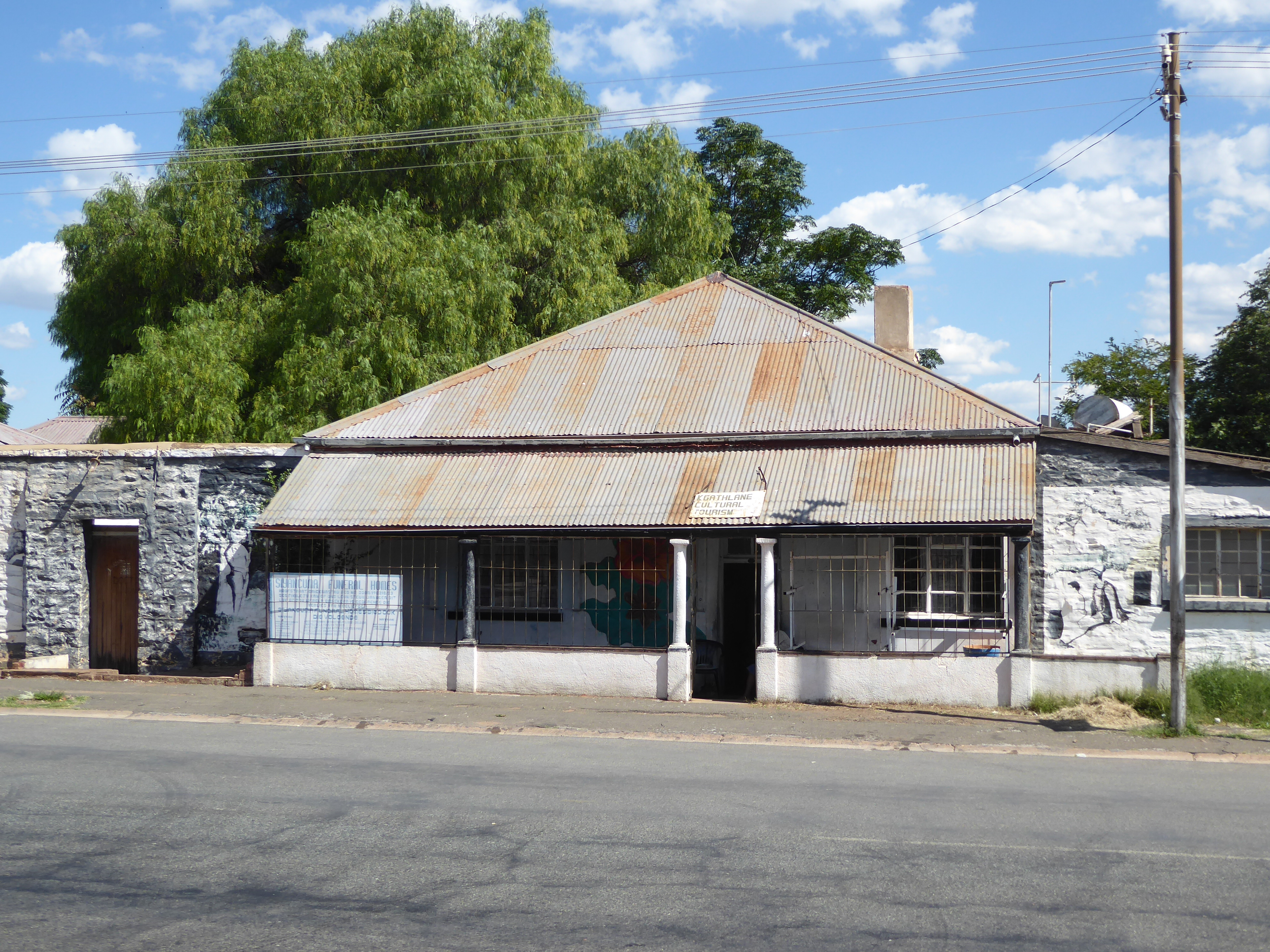Next town: Griquatown or, more commonly now, Griekwastad. Chalk up another Boer victory. The sign over the doorway reads Kgathlane Cultural