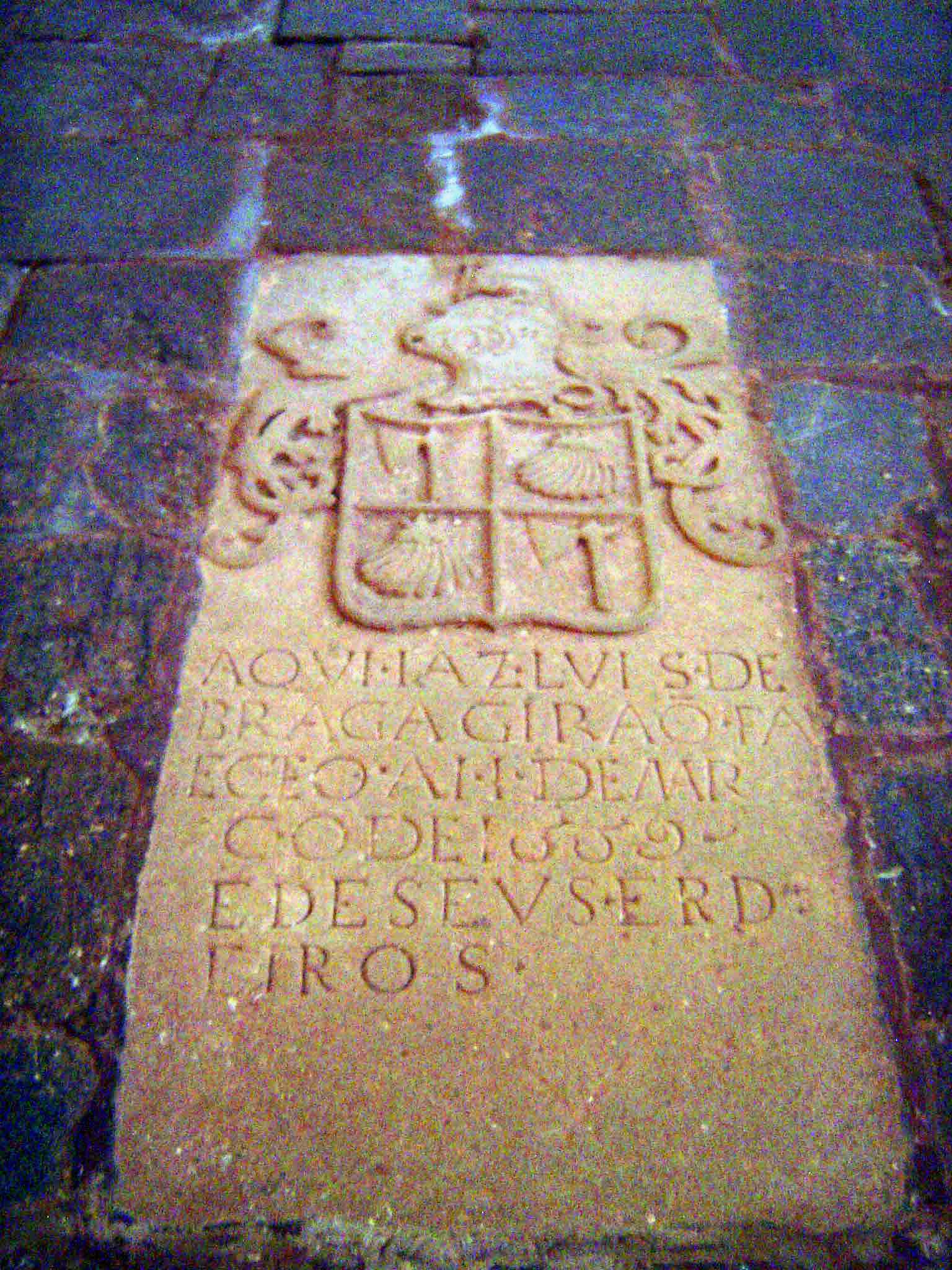 Here lies Luis de Braga Girão. Died 11 March 1669 \? and his heirs.