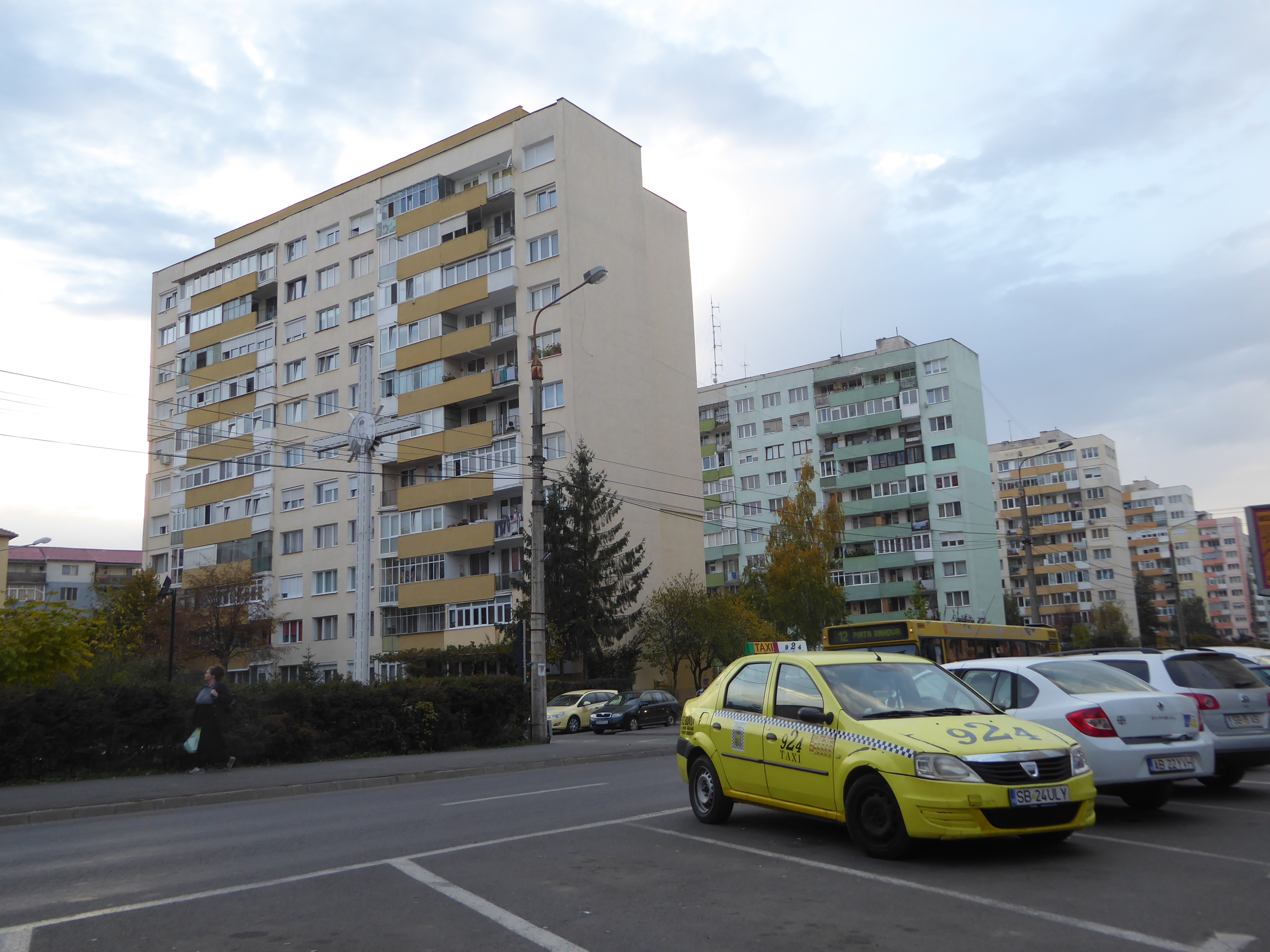 Given their druthers, the Communist taste in architecture ran to apartments buildings like these along Boulevardul Mihai Viteazul. That's Mi