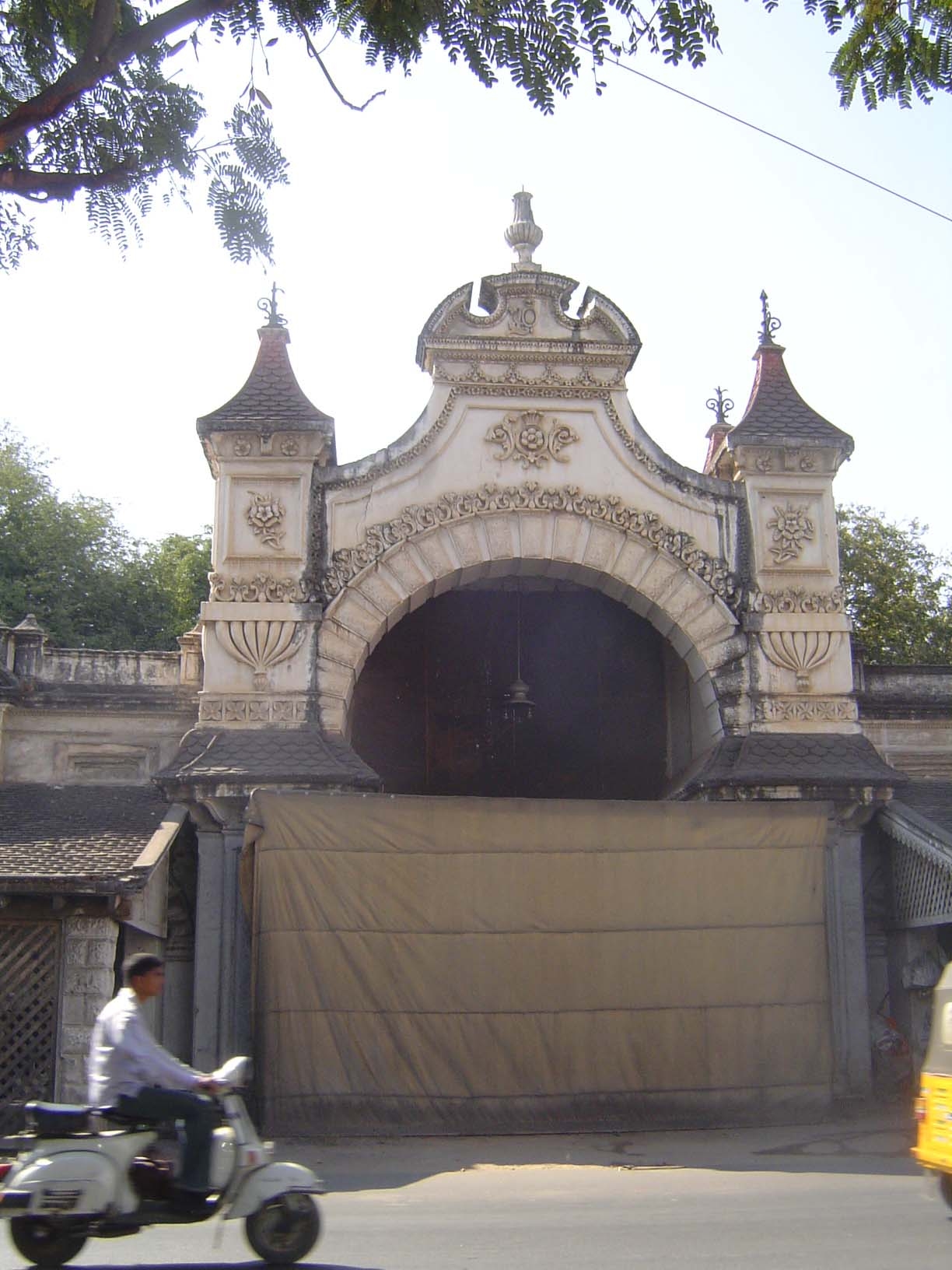 The seventh nizam—and the last to rule—lived across the river in the newer part of the city and in a palace called King Kothi. It's hard to