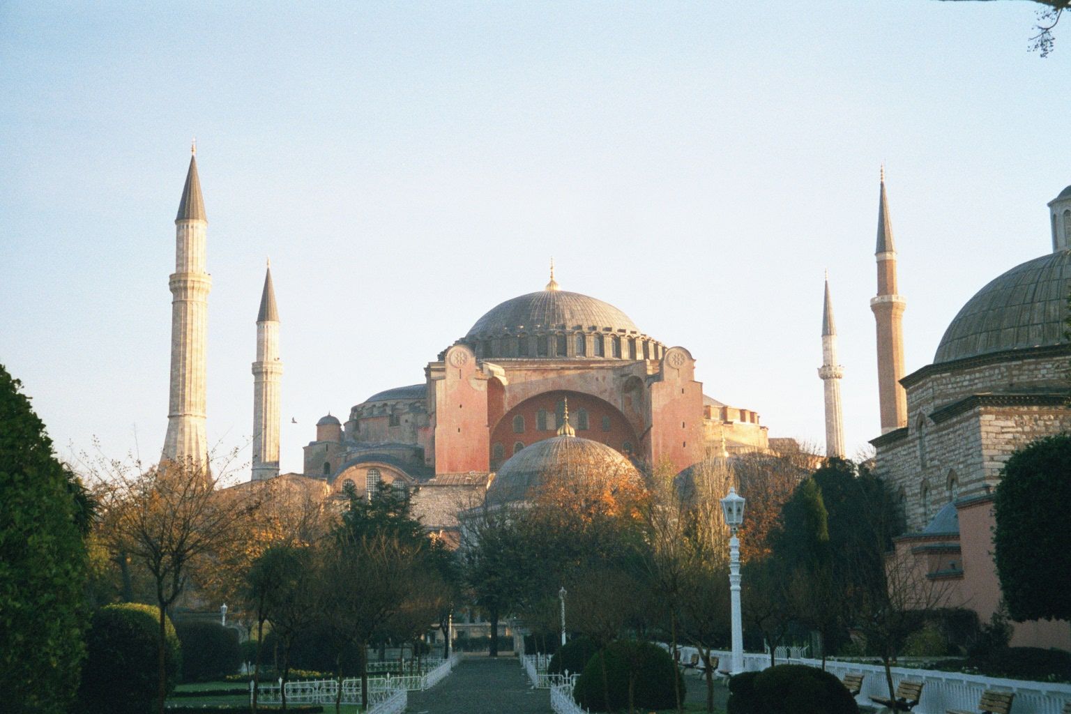 It's a mountainous 6th century church, which after 1453 became a mosque and in 1935 became a museum. It's been known variously as Aya Sofya