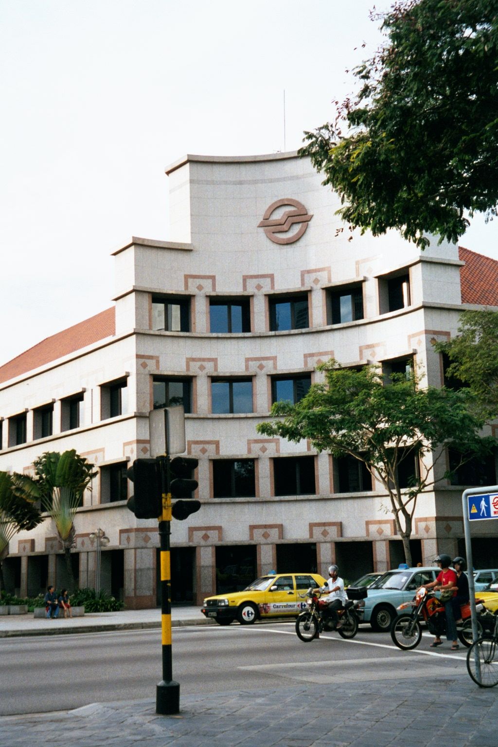 Across the street: the new bus-company offices. What do you think? Five points out of ten possible?