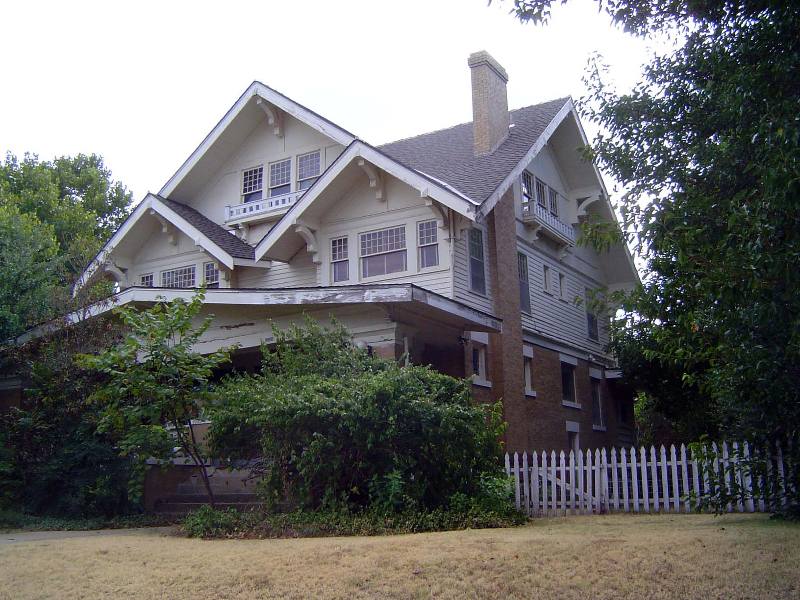 Here, from 1910, is the house at 801 NW 17th. It last sold in 1994 for $110,000.
