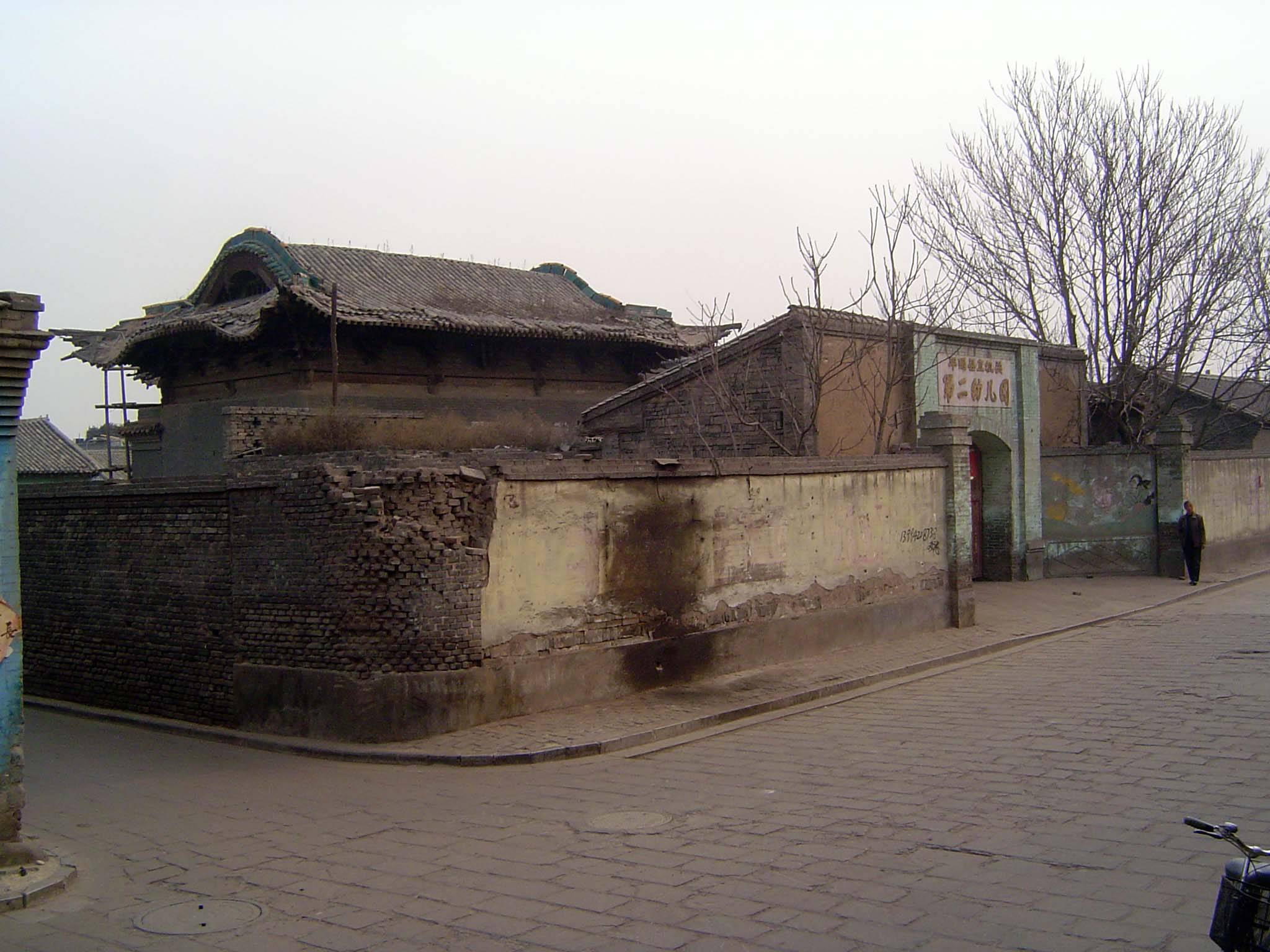 An abandoned home.