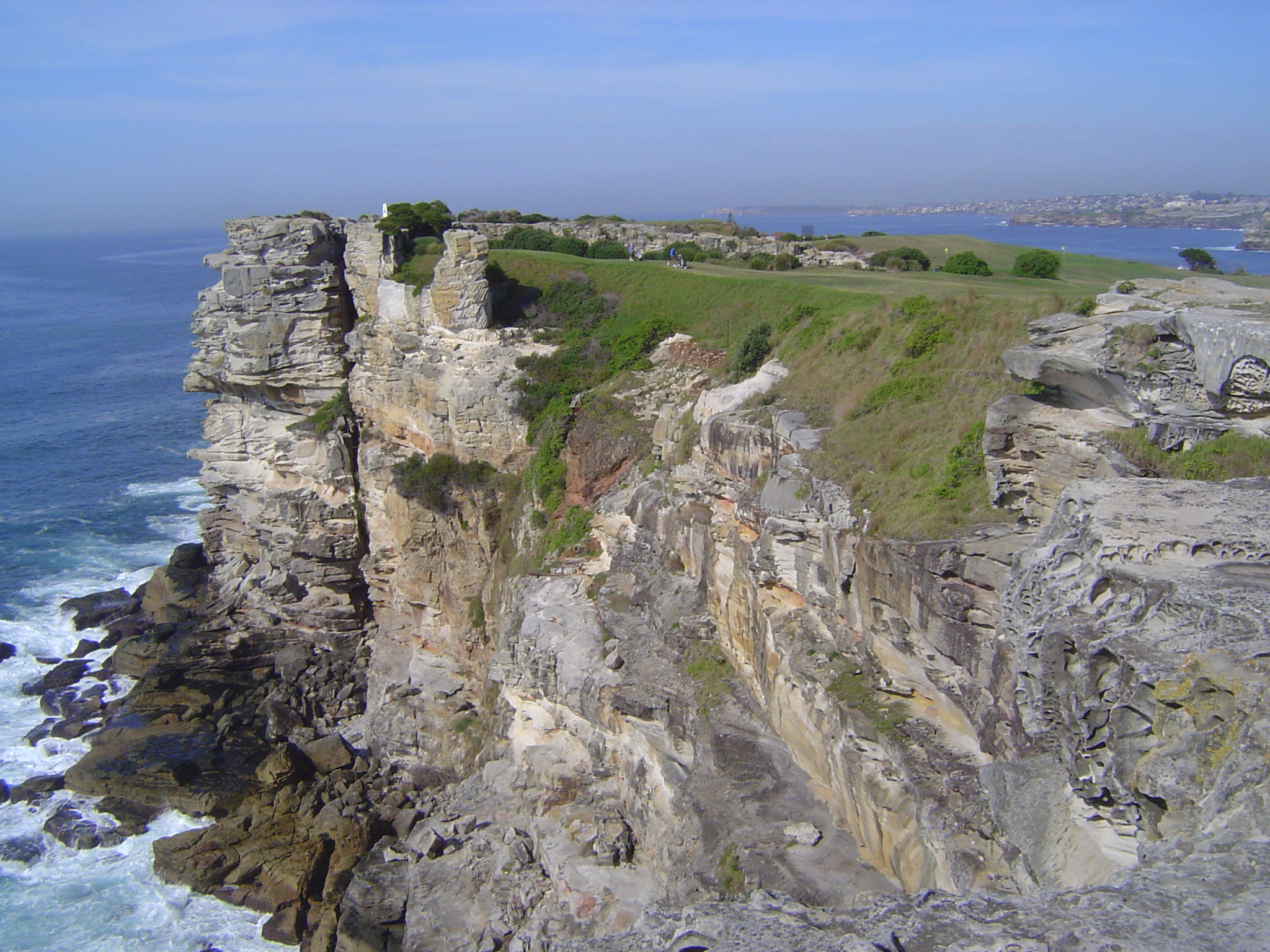 Here's that hook; the view is to the south, with Bondi Beach off to the right.