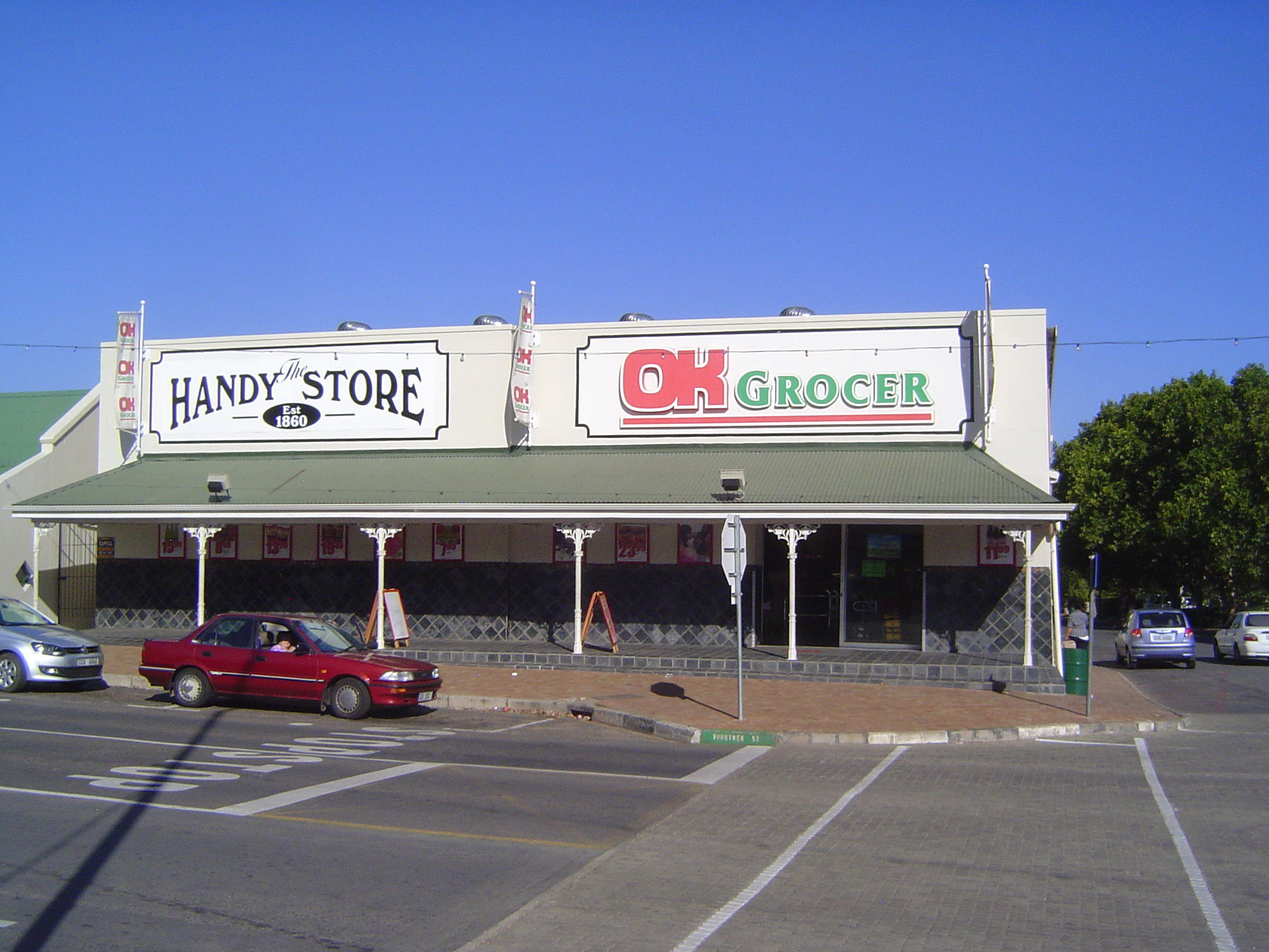 Despite the claim to venerable tradition, this building used to be a pharmacy, a tailor's shop, a news stand, and a print shop. By 1960 it w