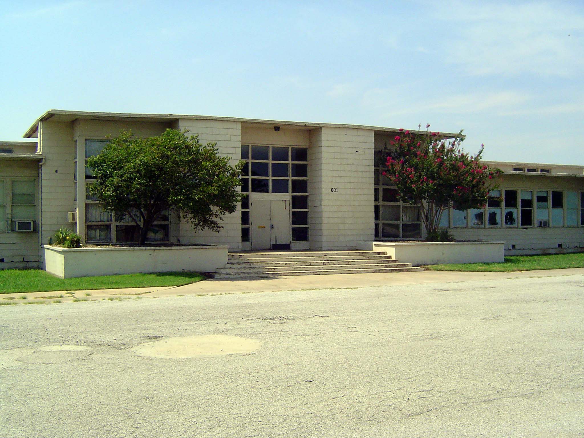 Another North Base survivor. It looked pretty tired in 2009, and was demolished soon afterwards.