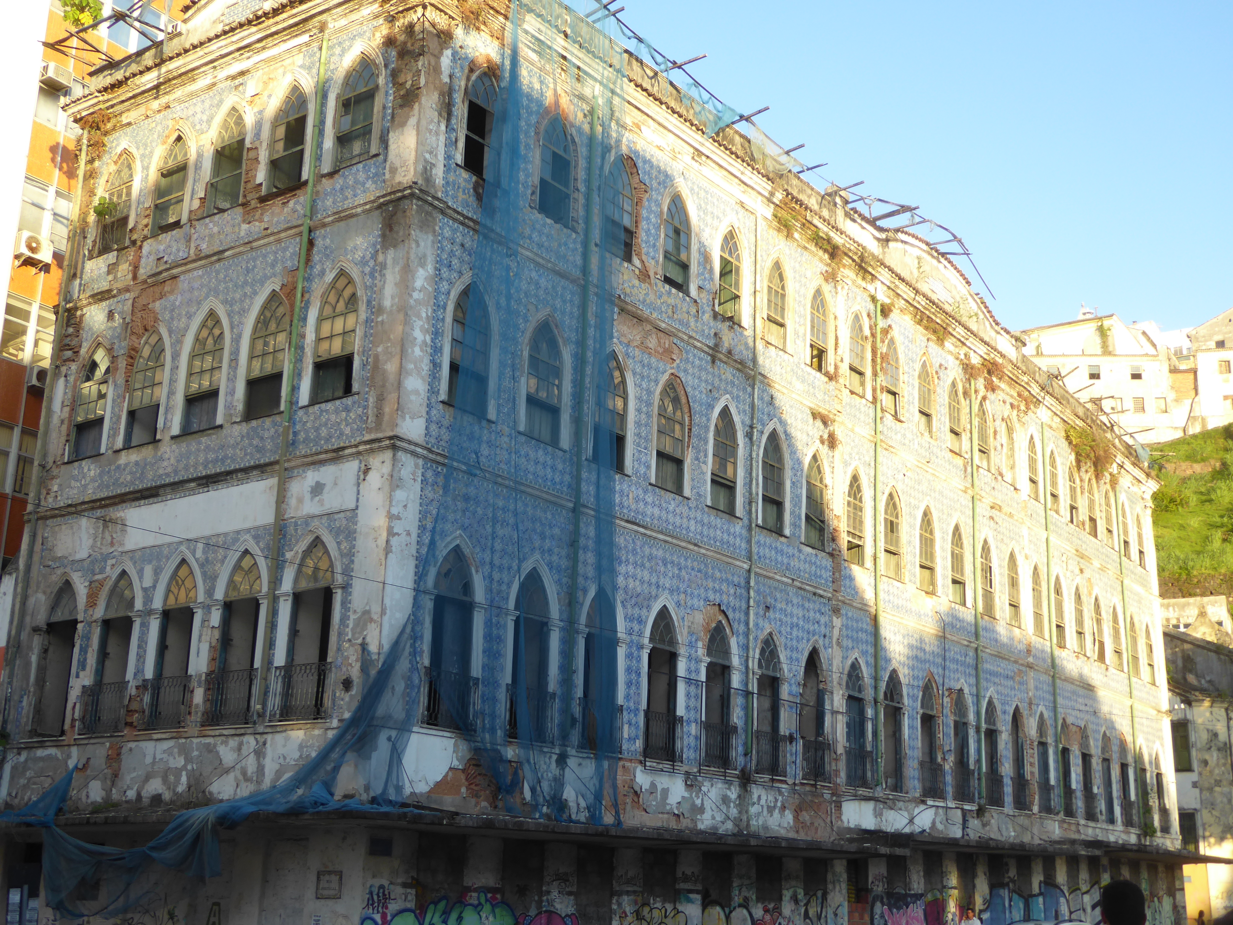 The Sobrado Azulejado or "tiled building" on Rua de Belgica is falling apart.