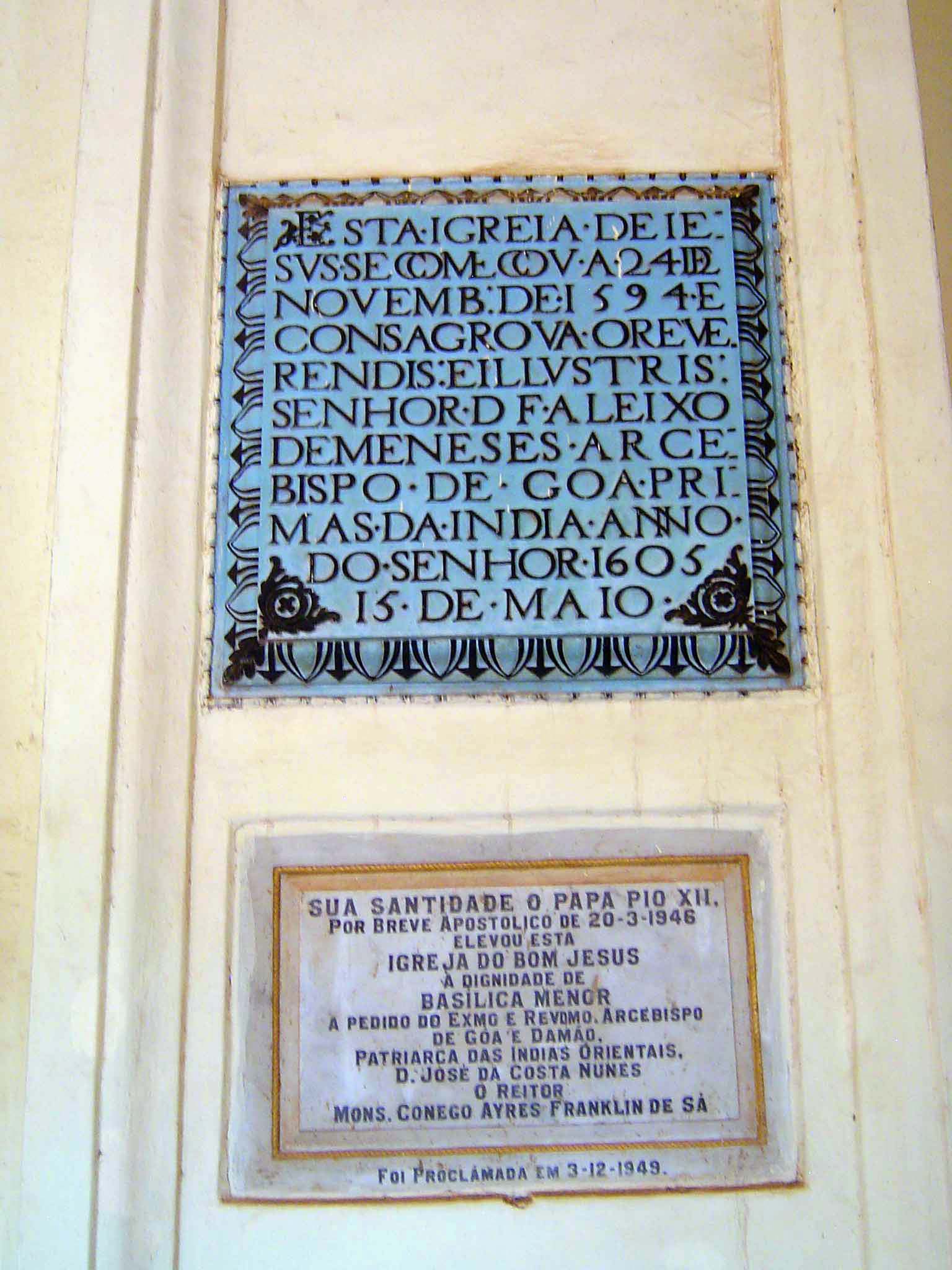 The upper tablet reads: "This Church of Jesus was begun to be built on the 24th November 1594, and the most Reverend and Illustrious Lord Do