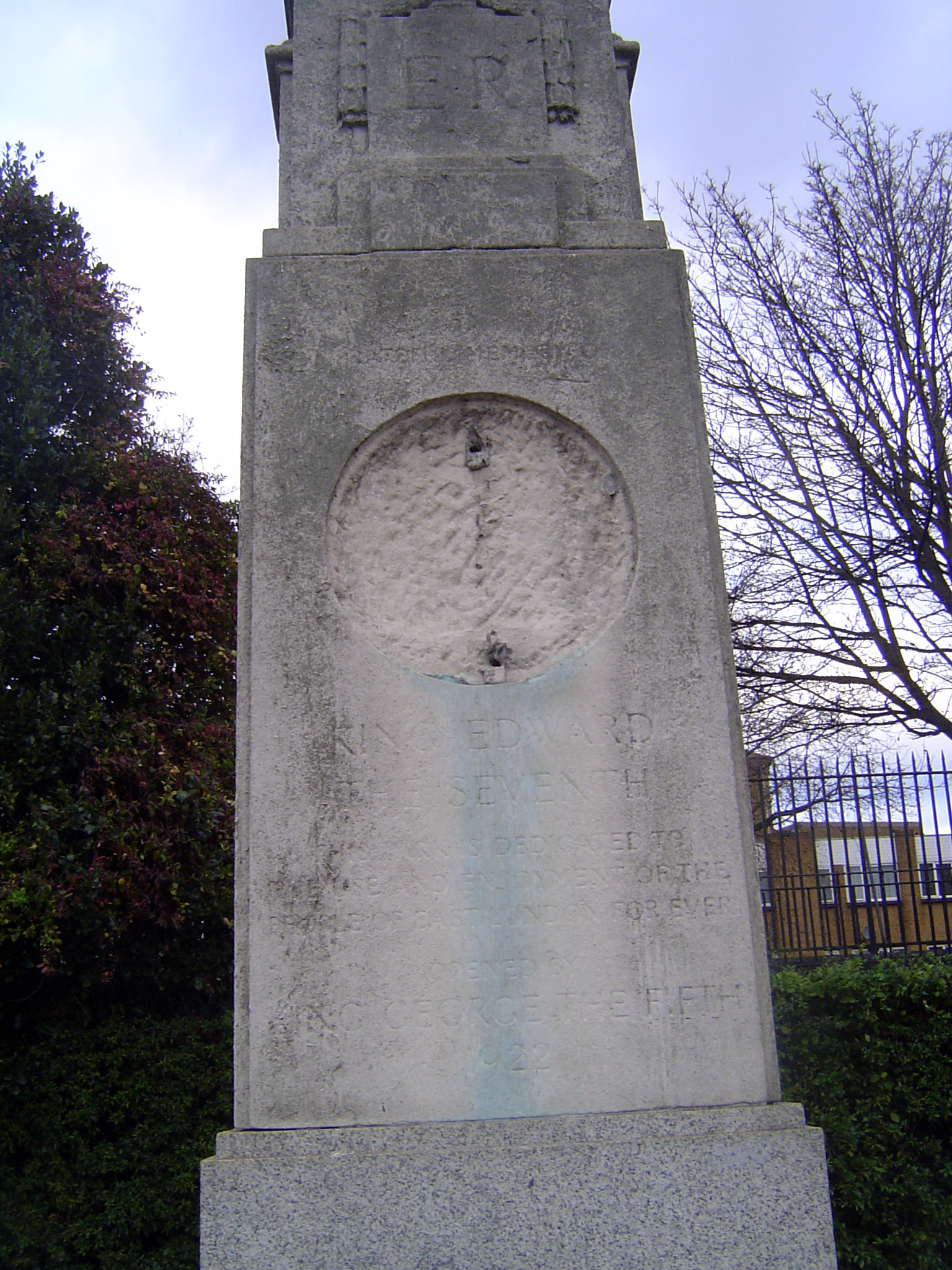 The park was opened by King George and Queen Mary. A monument marks the spot and reads: "This park is dedicated to the use and enjoyment of