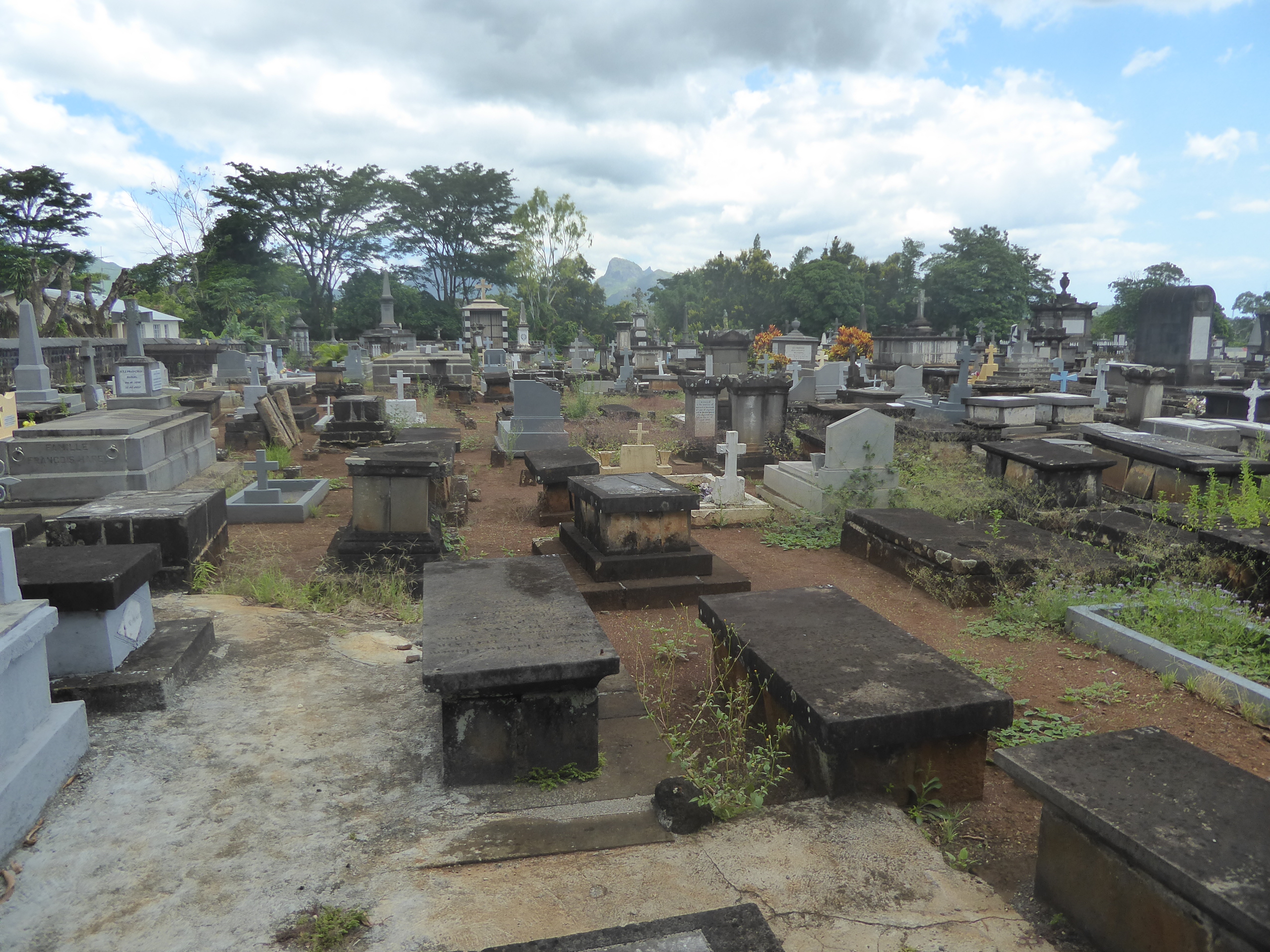 A hundred meters from the front gate there's a large and mostly French cemetery.
