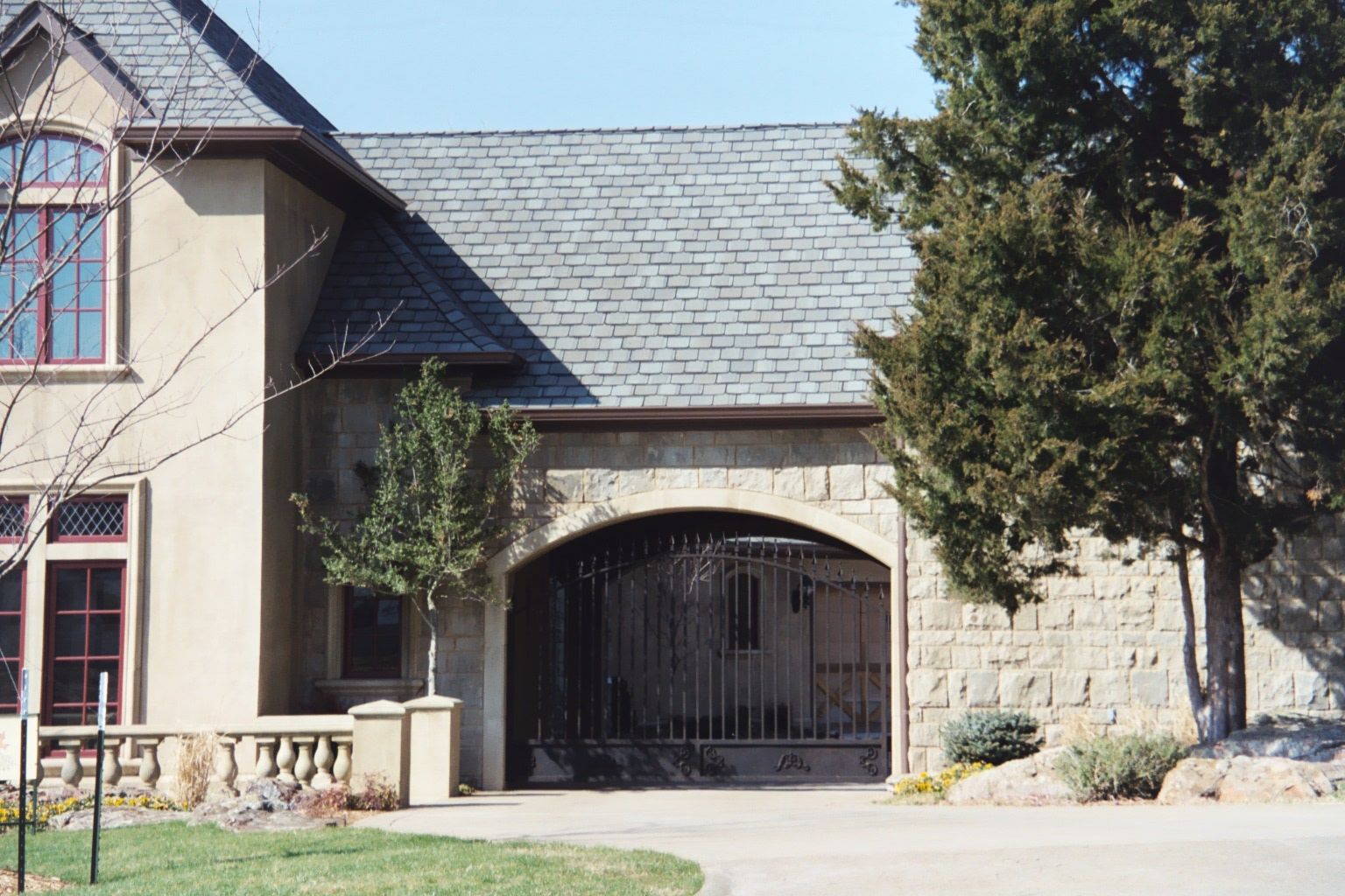 A portcullis is an available extra.