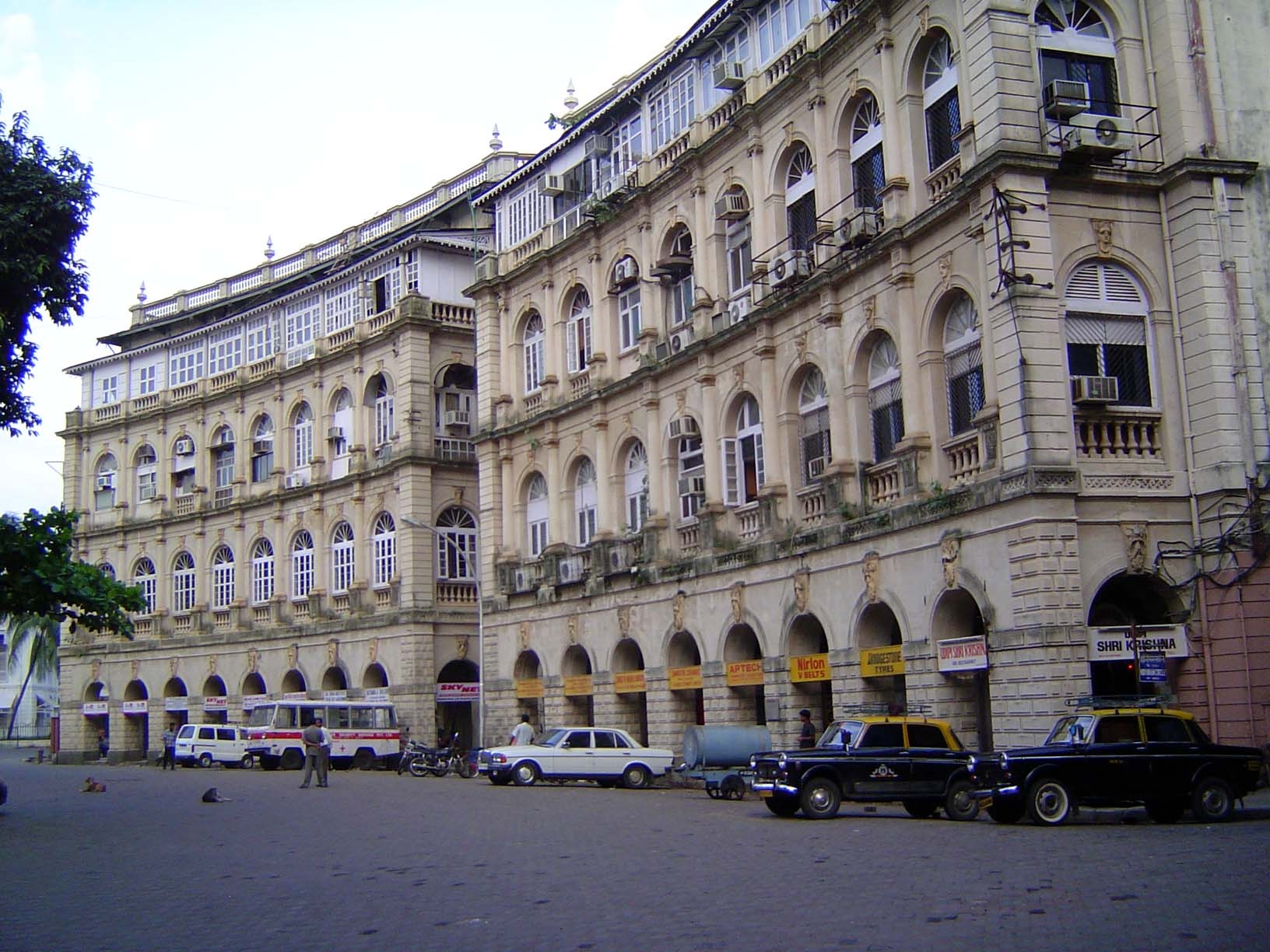 A set of eight buildings ring Horiman Circle. They were built in the 1870s to a design by James Scott, and they stand as a unique or near-un