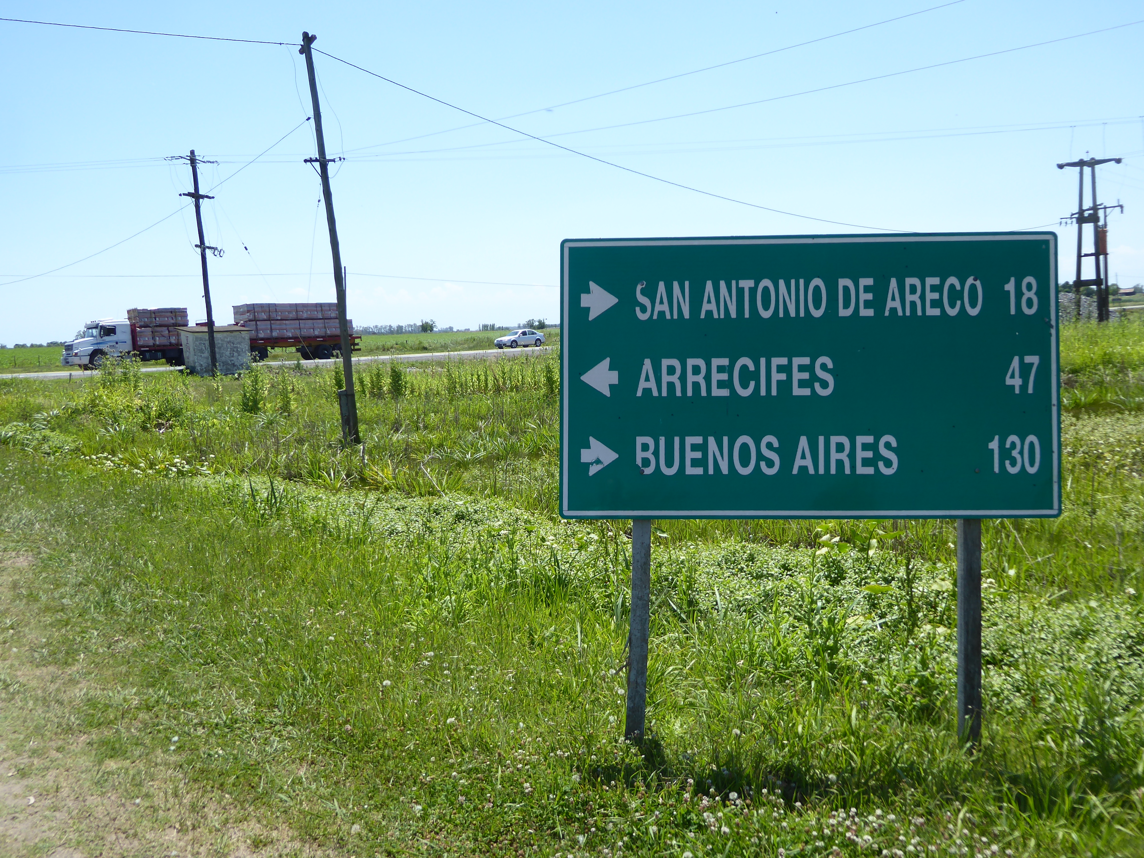 If people in Duggan forget to buy a loaf of bread they'll head to San Antonio de Areco, 10 miles away and with about 20,000 people. It's a t