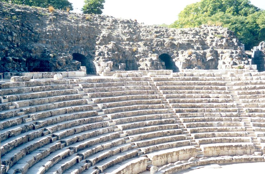 Once this theater could seat 7,000 on three tiers. The top tier is gone, however, and the middle tier has lost its seats.