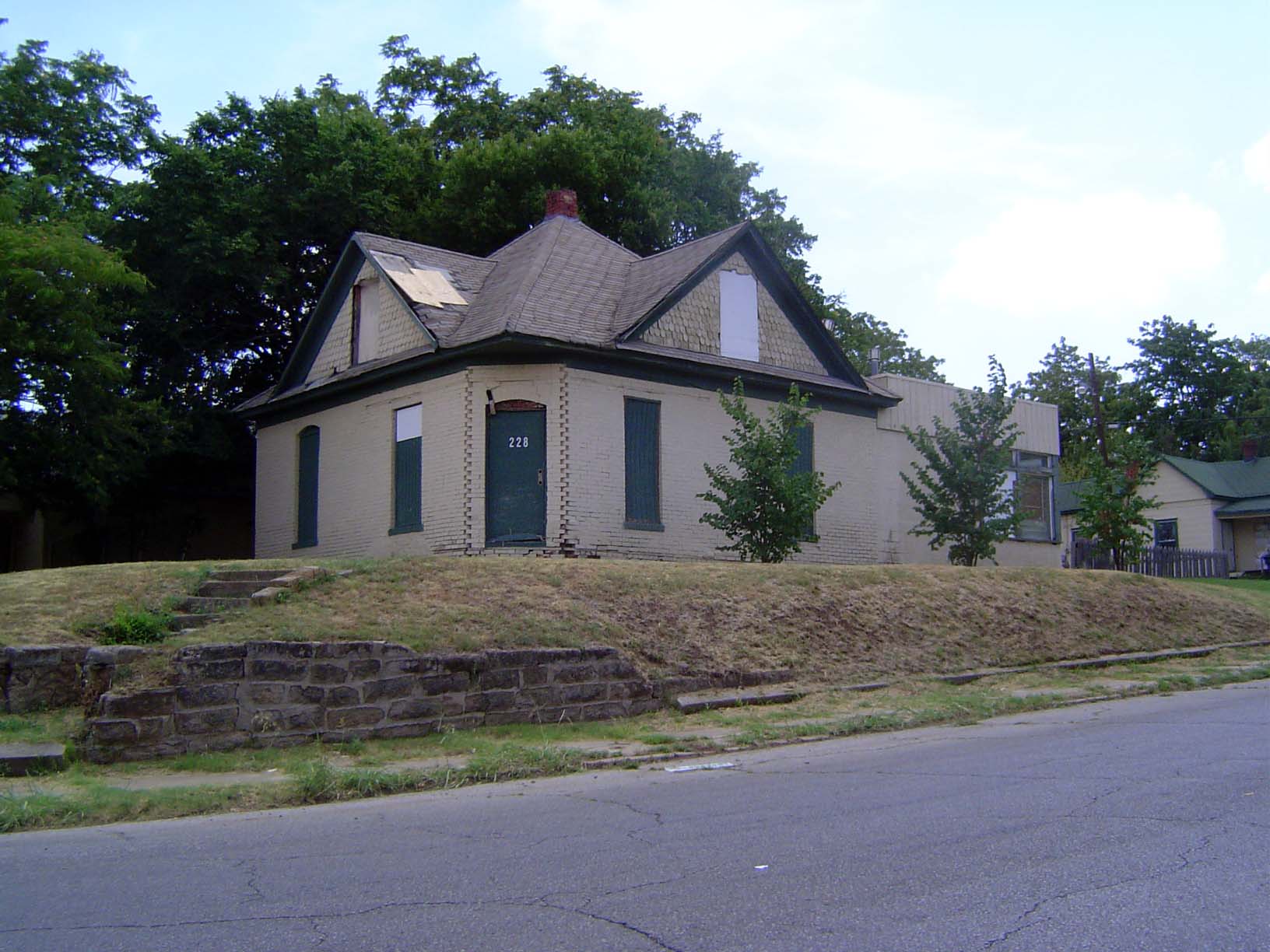 Another substantial early house south of the river. At 228 SW 22nd, it was built in 1911, last sold in 2005 for $10,500, and is presently un