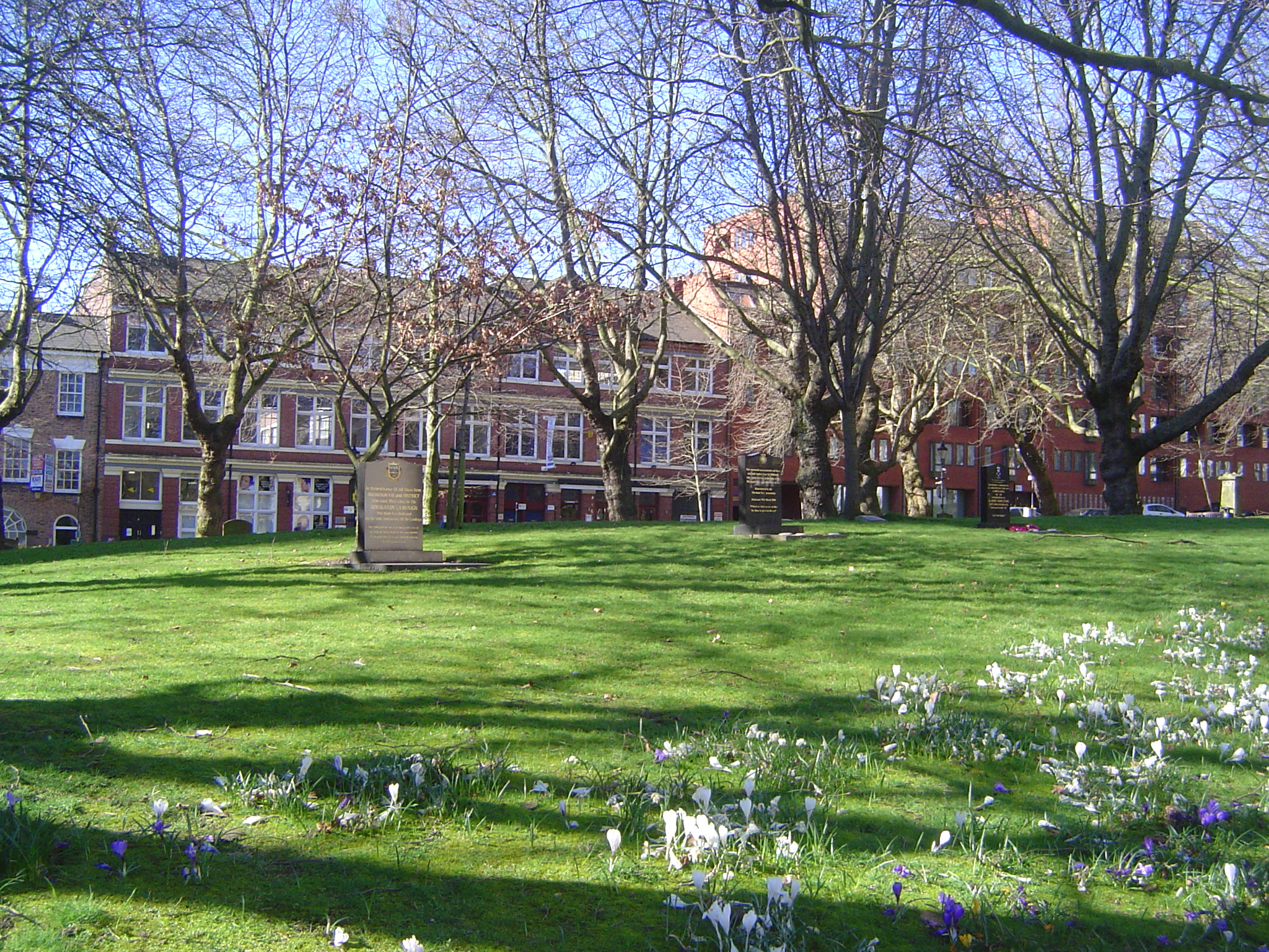 Want a breath of fresh air? Try St. Paul's Square, just a few blocks away, though you have to cross busy Queensway.