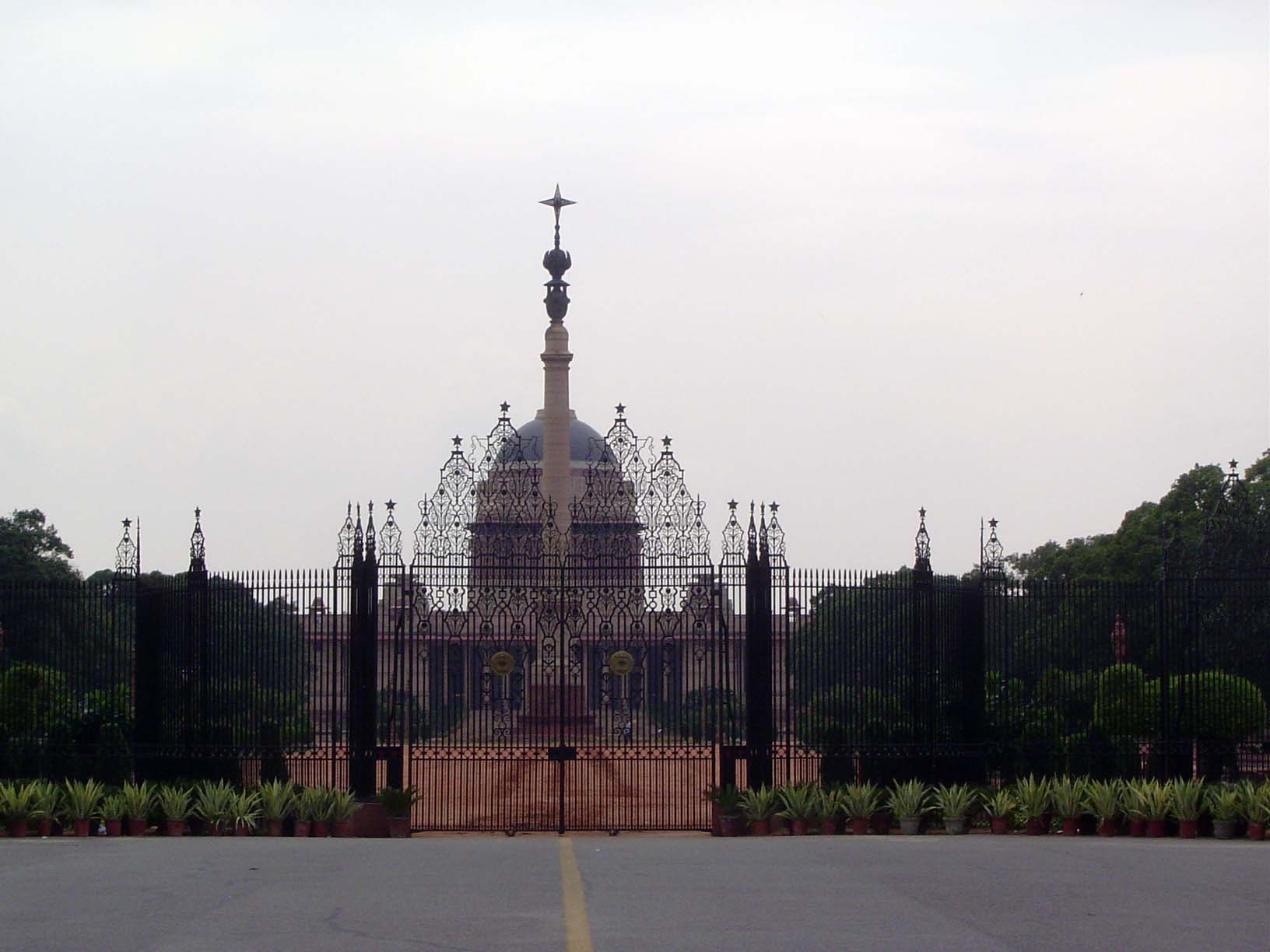 Now that we're sufficiently elevated, we may proceed to the Viceroy's Palace, now Rashtrapati Bhavan Government House. Sorry: this is as clo