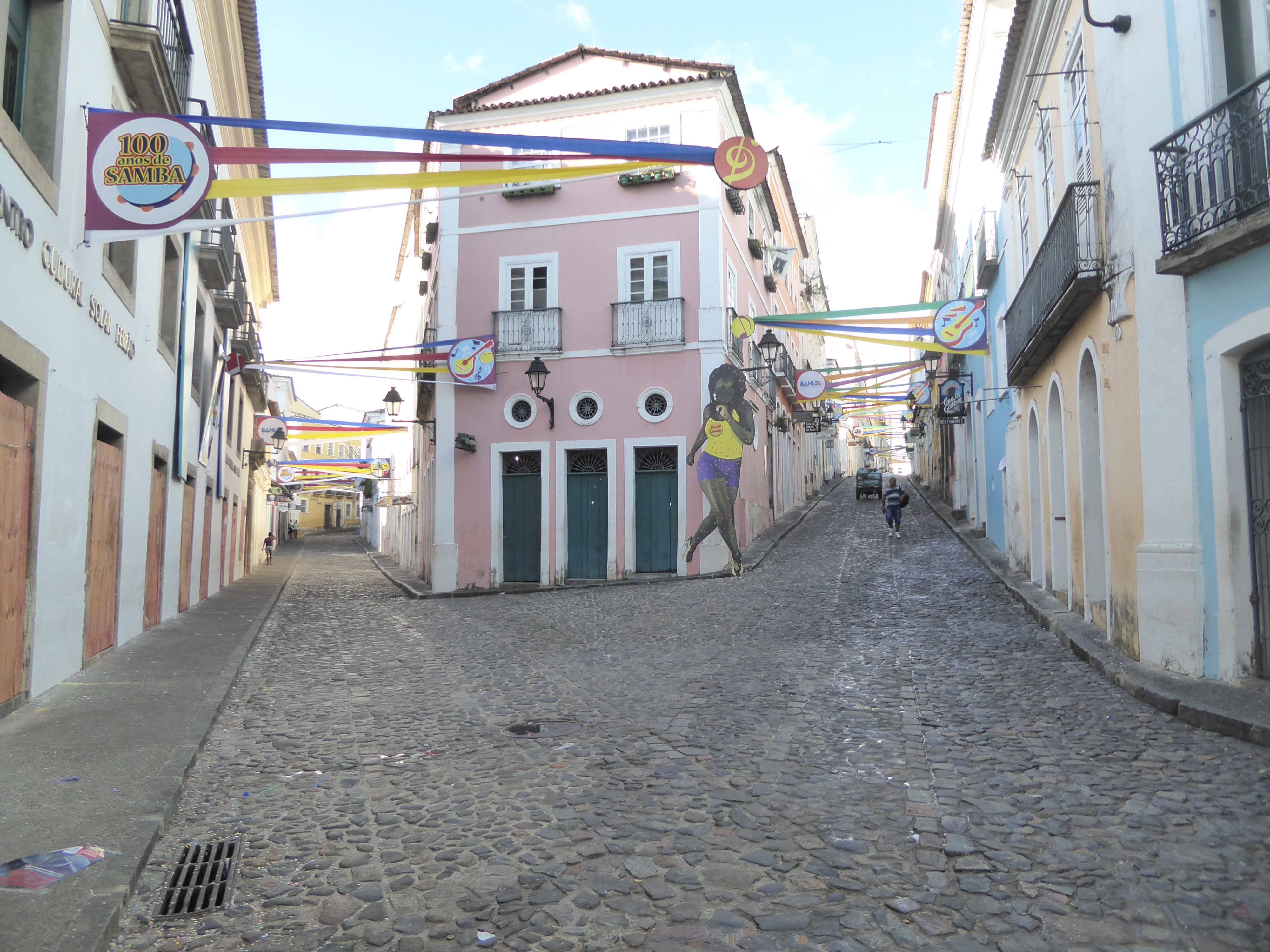 Unlike the Spanish, who laid out their American towns with gridiron regularity, the Portuguese were much more relaxed. The result is more fu