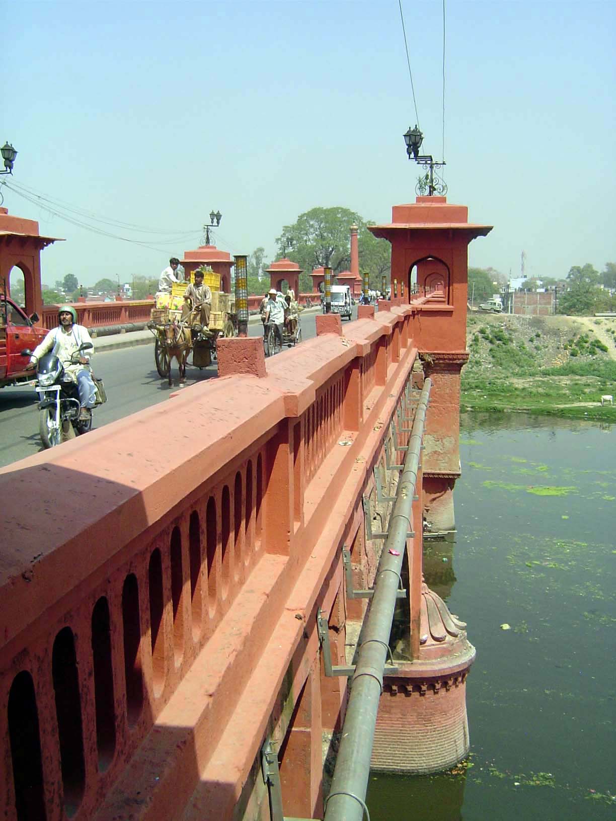 The bridge across the Gomti.