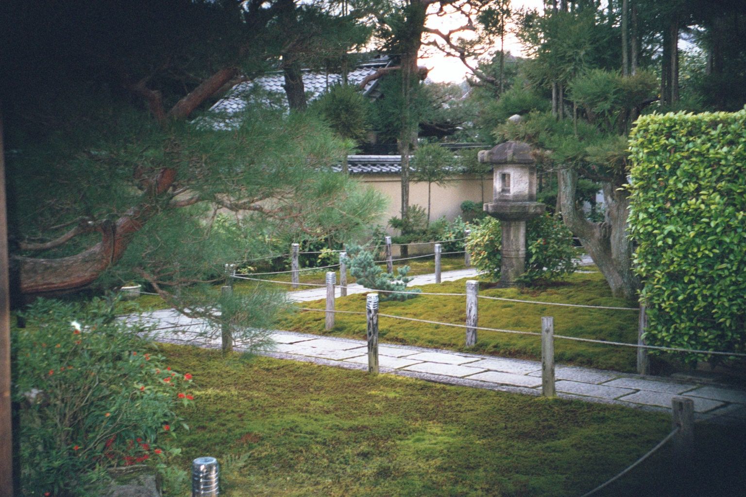 Path to Ryogen-in sub-temple.