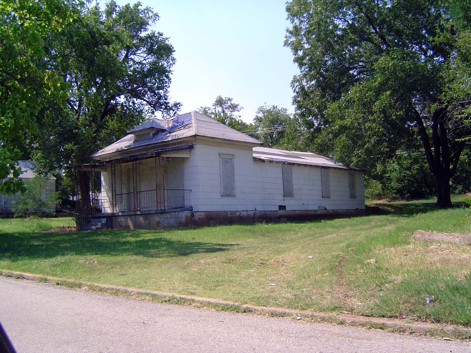 A house—no apparent address—in the 300 block of NE 3rd.