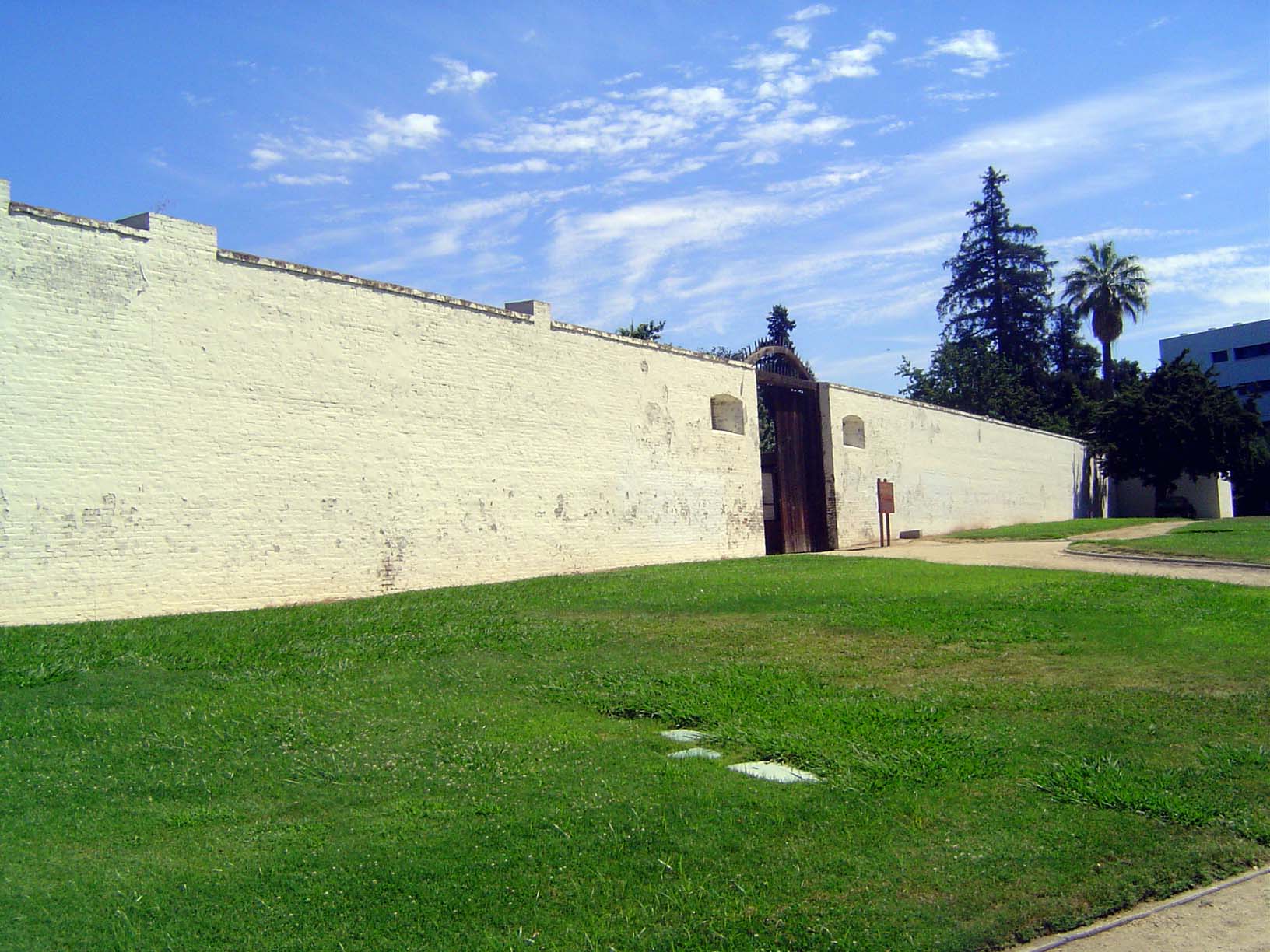 This folder samples the Central Paficic route to Truckee from here, Sacramento. We're looking at the wall of Sutter's Fort, center of Johann