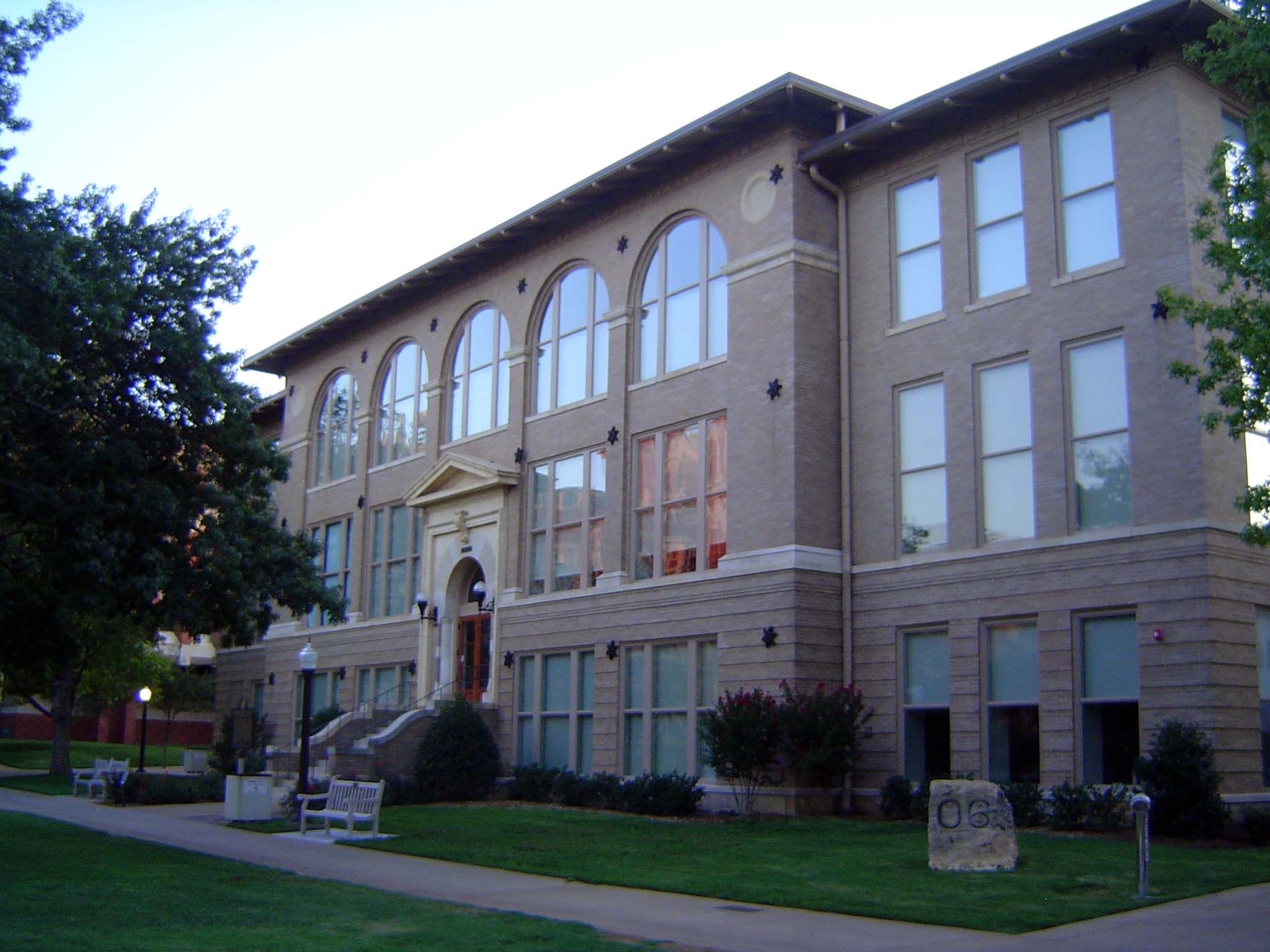 The oldest building on campus is Old Science Hall, built in 1904 in a style that is vaguely Romanesque but perhaps closer to big-windowed de