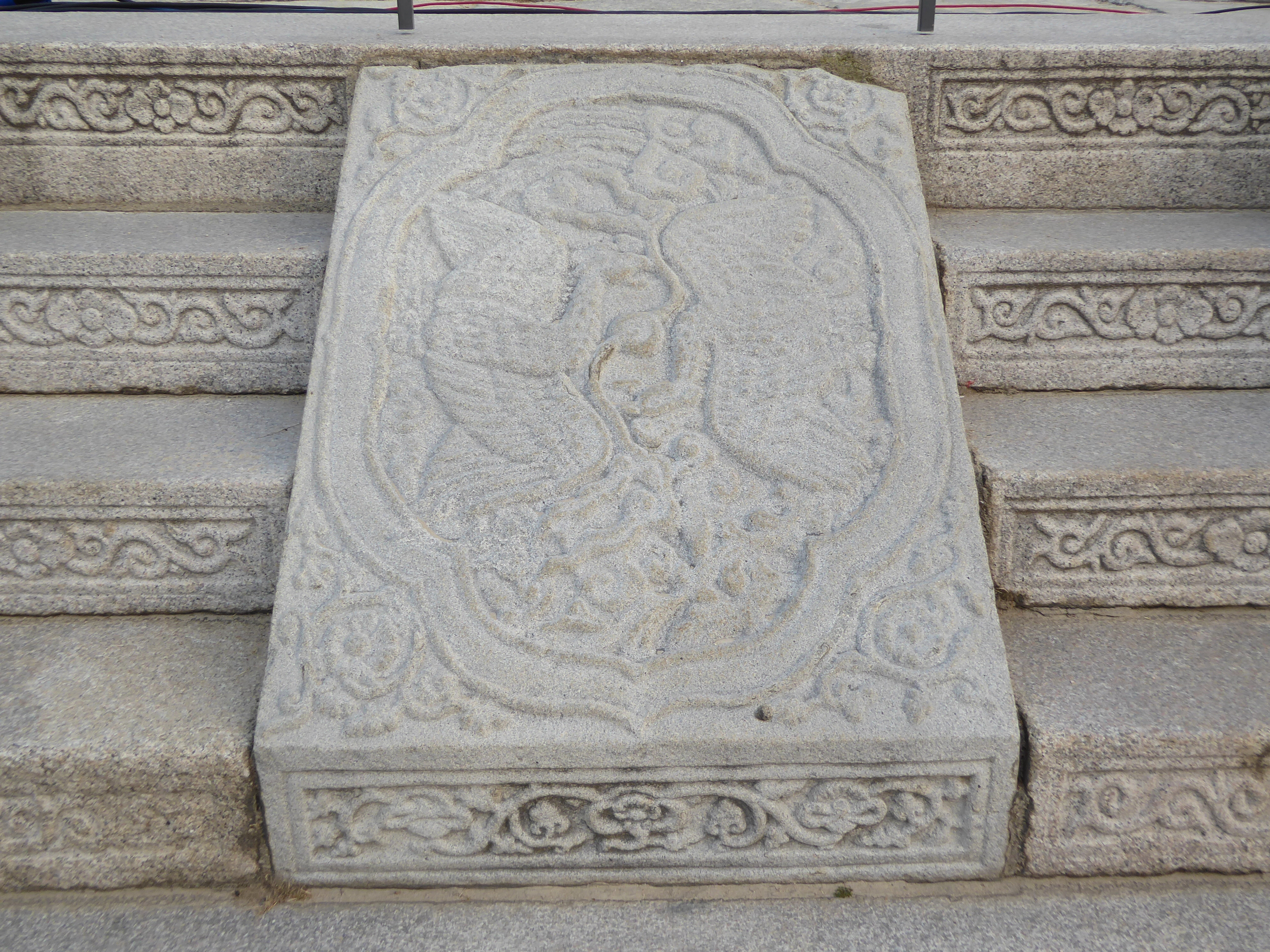 Another spirit staircase. The Chinese version, as for example in the Ming tombs, often pair a phoenix with a dragon as symbols of empress an