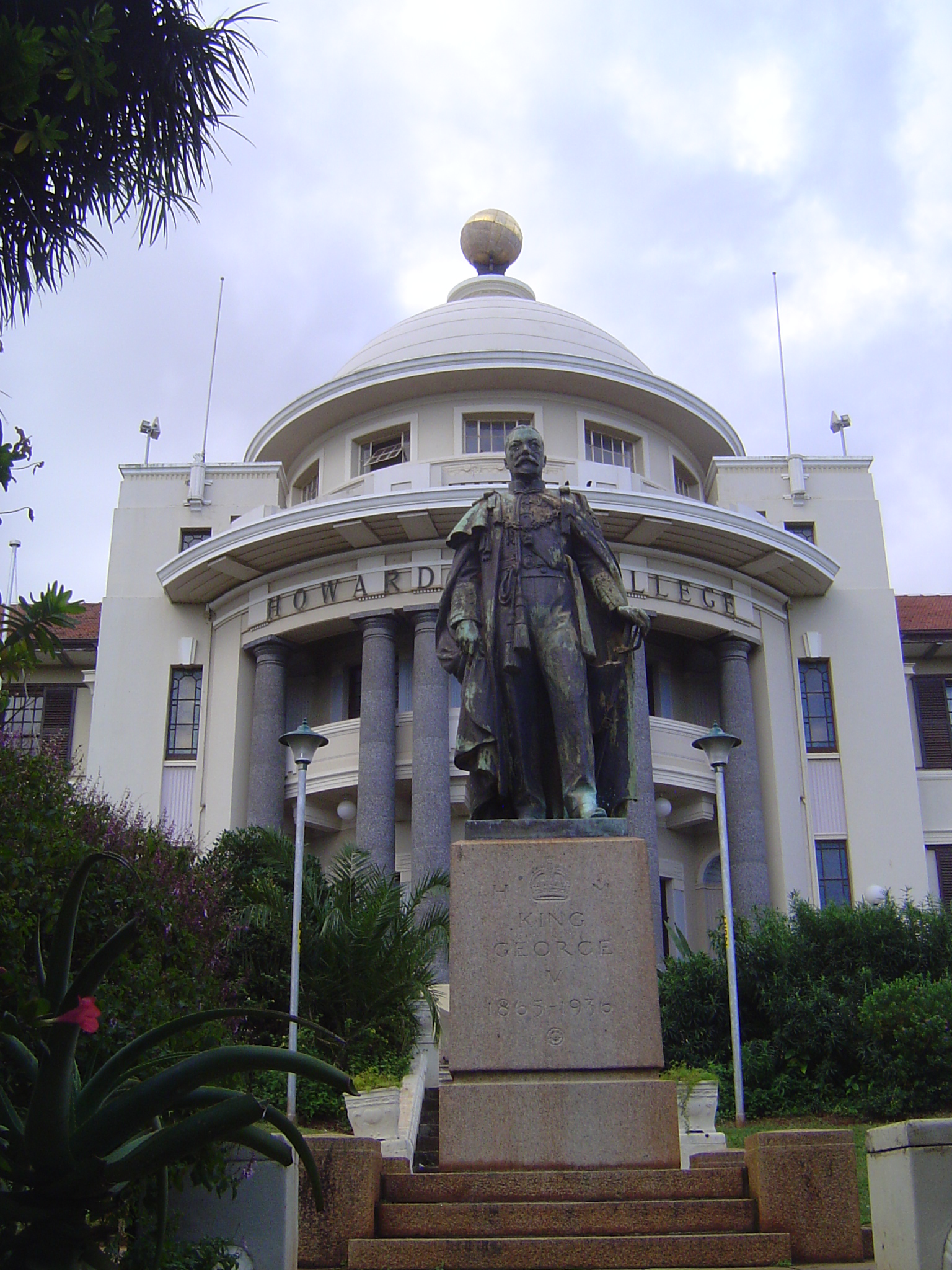 George V stands guard.