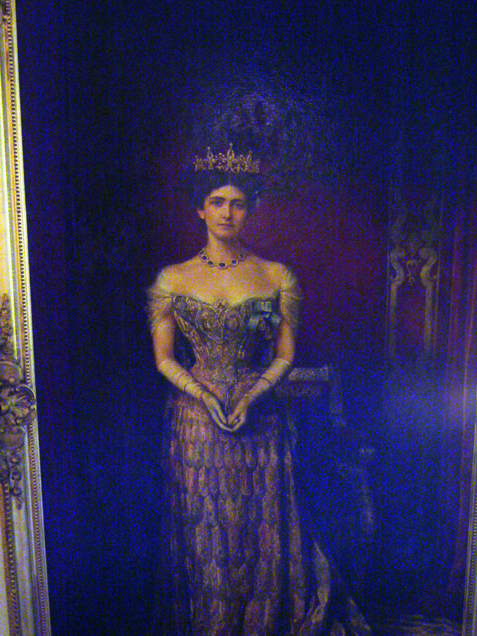 Curzon the viceroy is buried in a nearby chapel along with his first wife, the American Mary Leiter, ex-Chicago and Washington, D.C. After a
